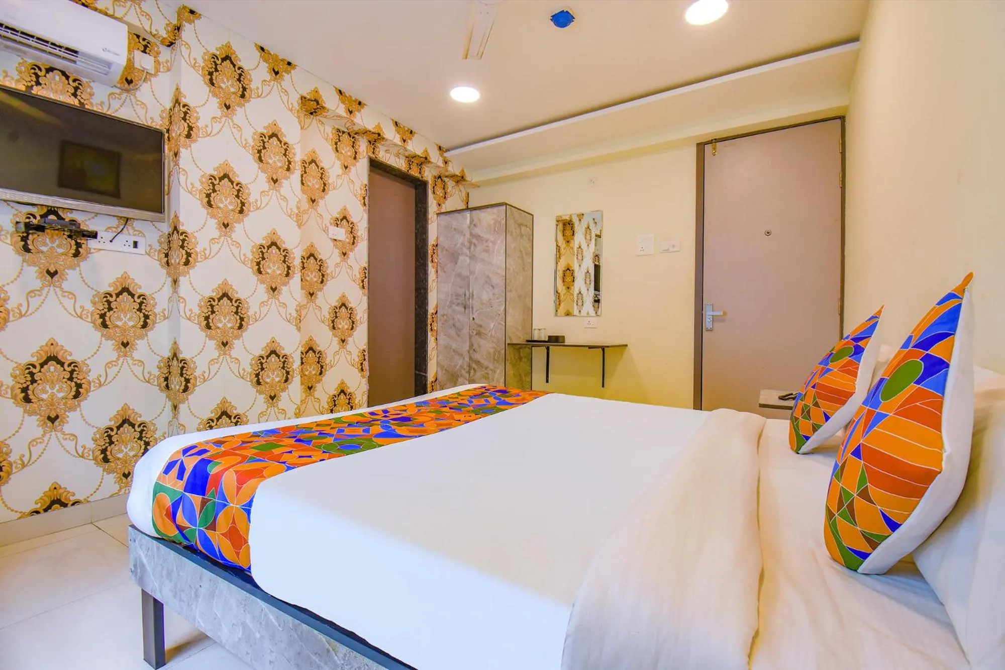 Bed in FabHotel Gargi Inn - Near Balewadi Stadium