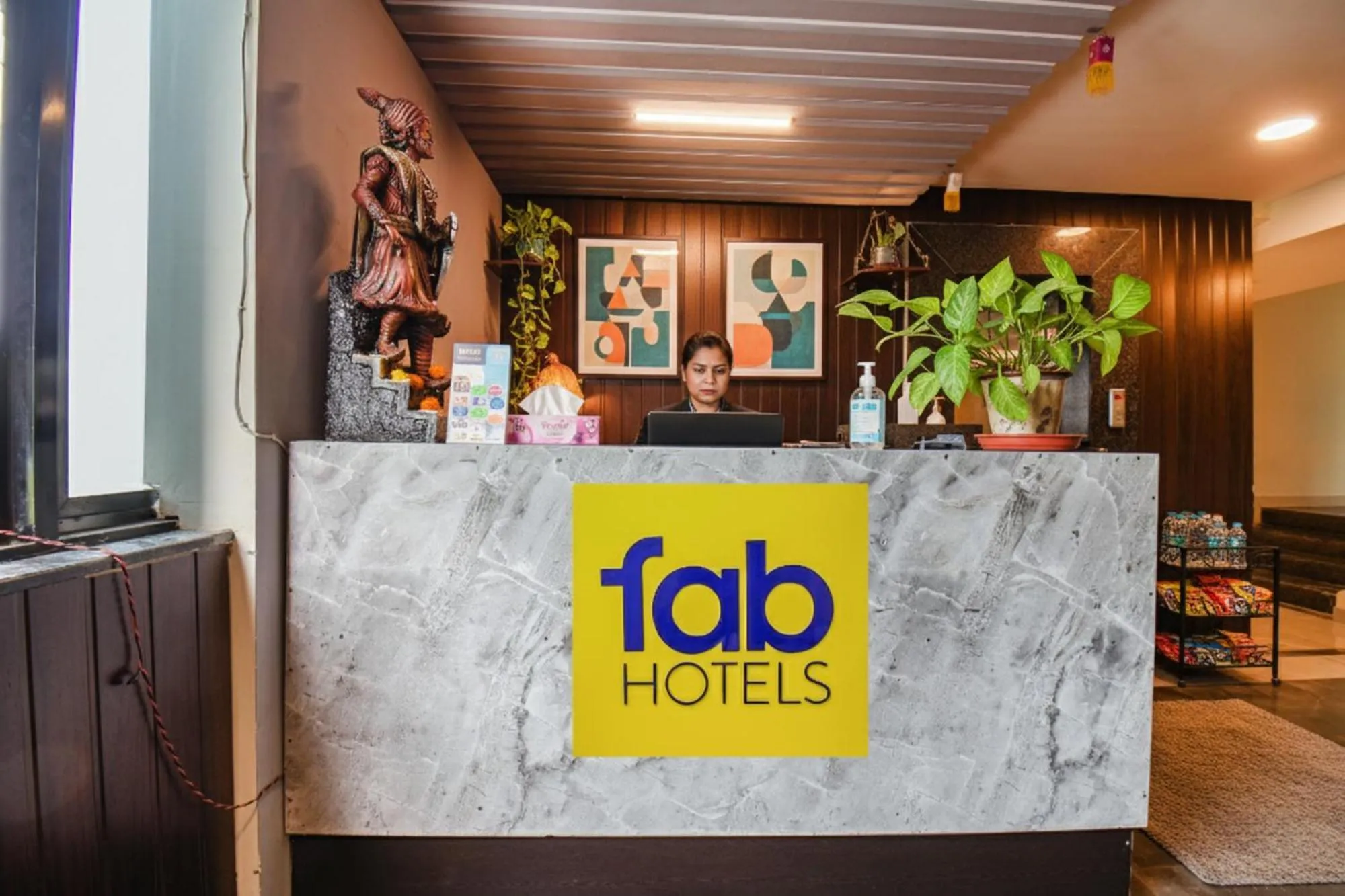 Lobby or reception in FabHotel Gargi Inn - Near Balewadi Stadium