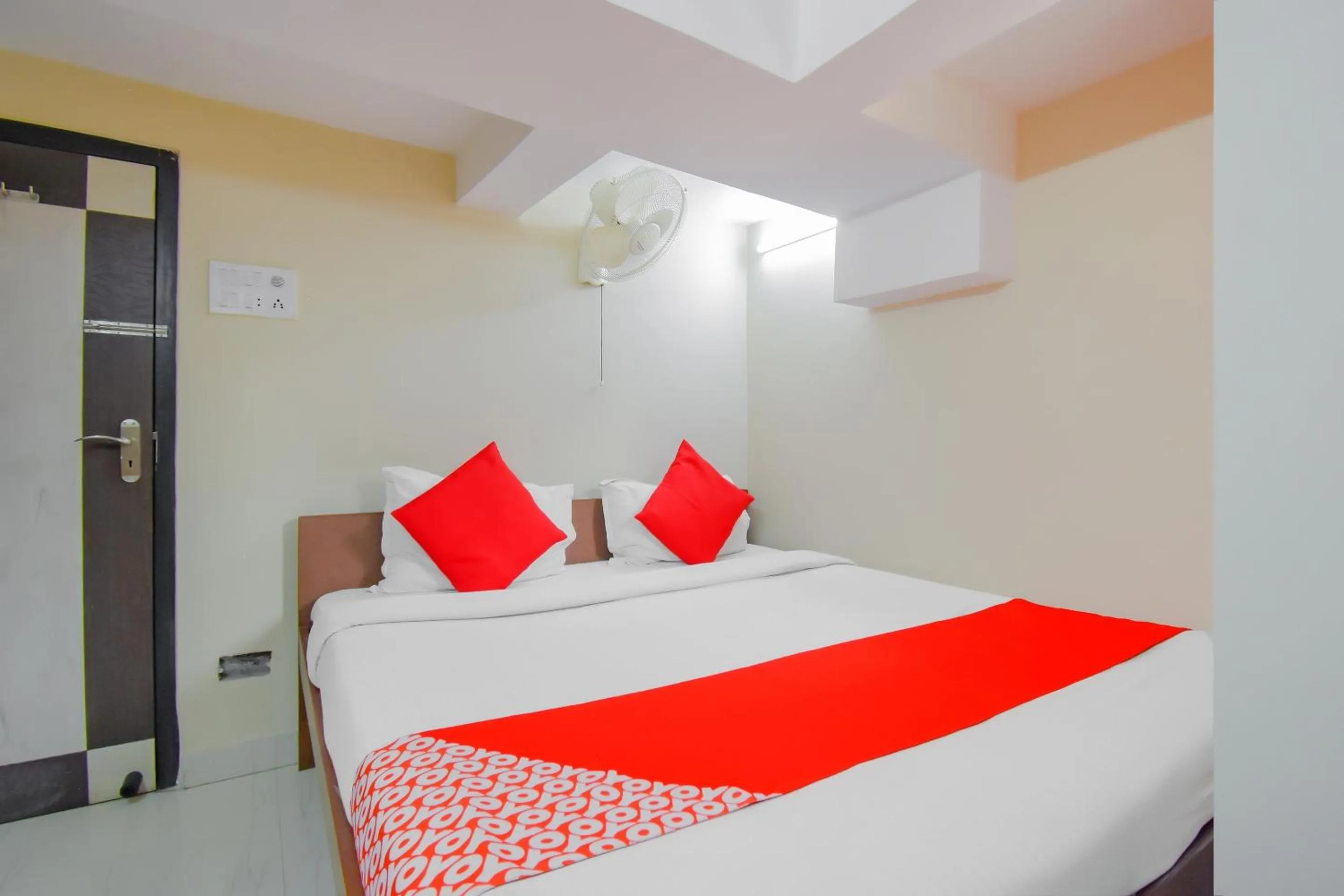 Bedroom in Hotel O Lindsay Inn Guest House