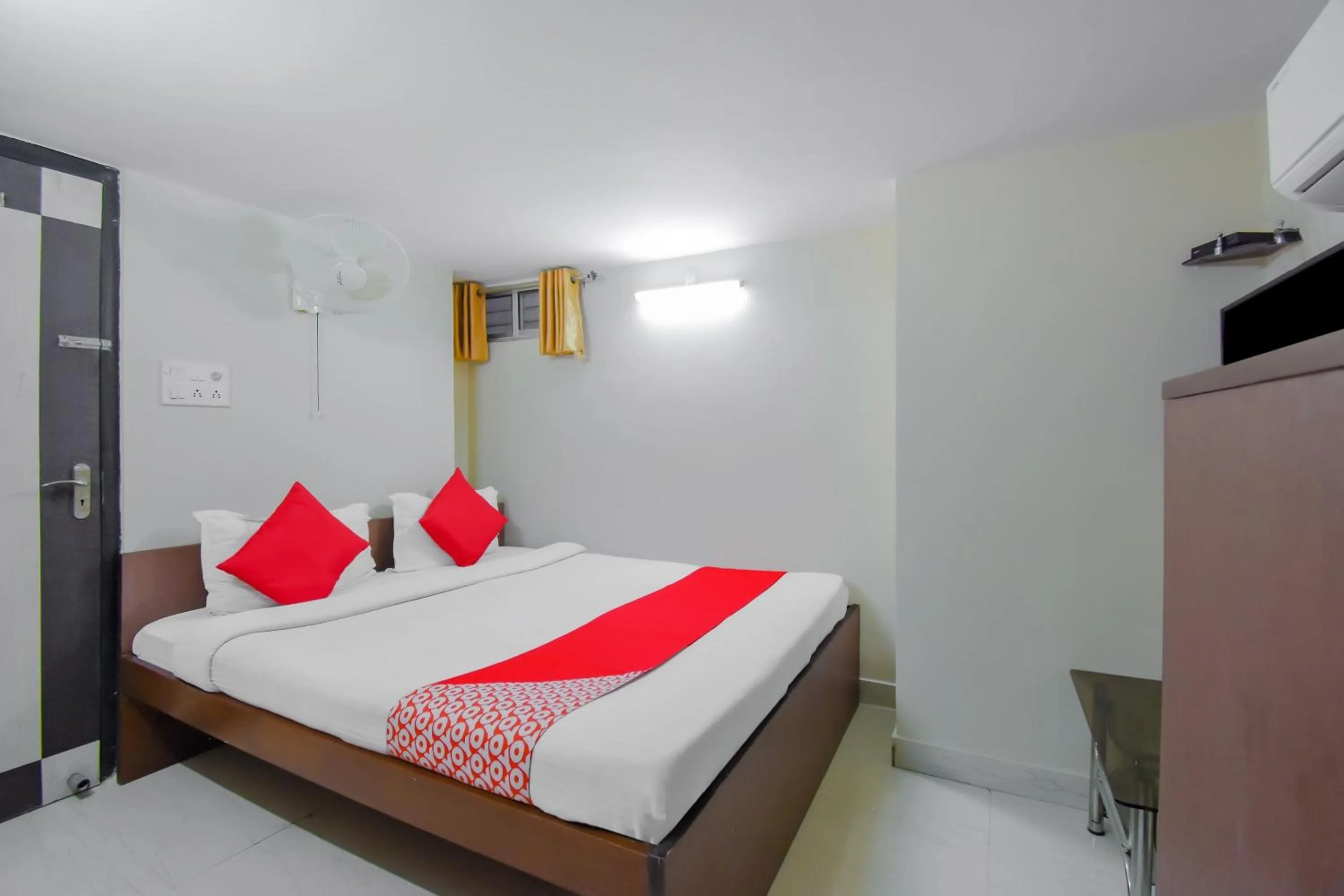 Facade/entrance in Hotel O Lindsay Inn Guest House