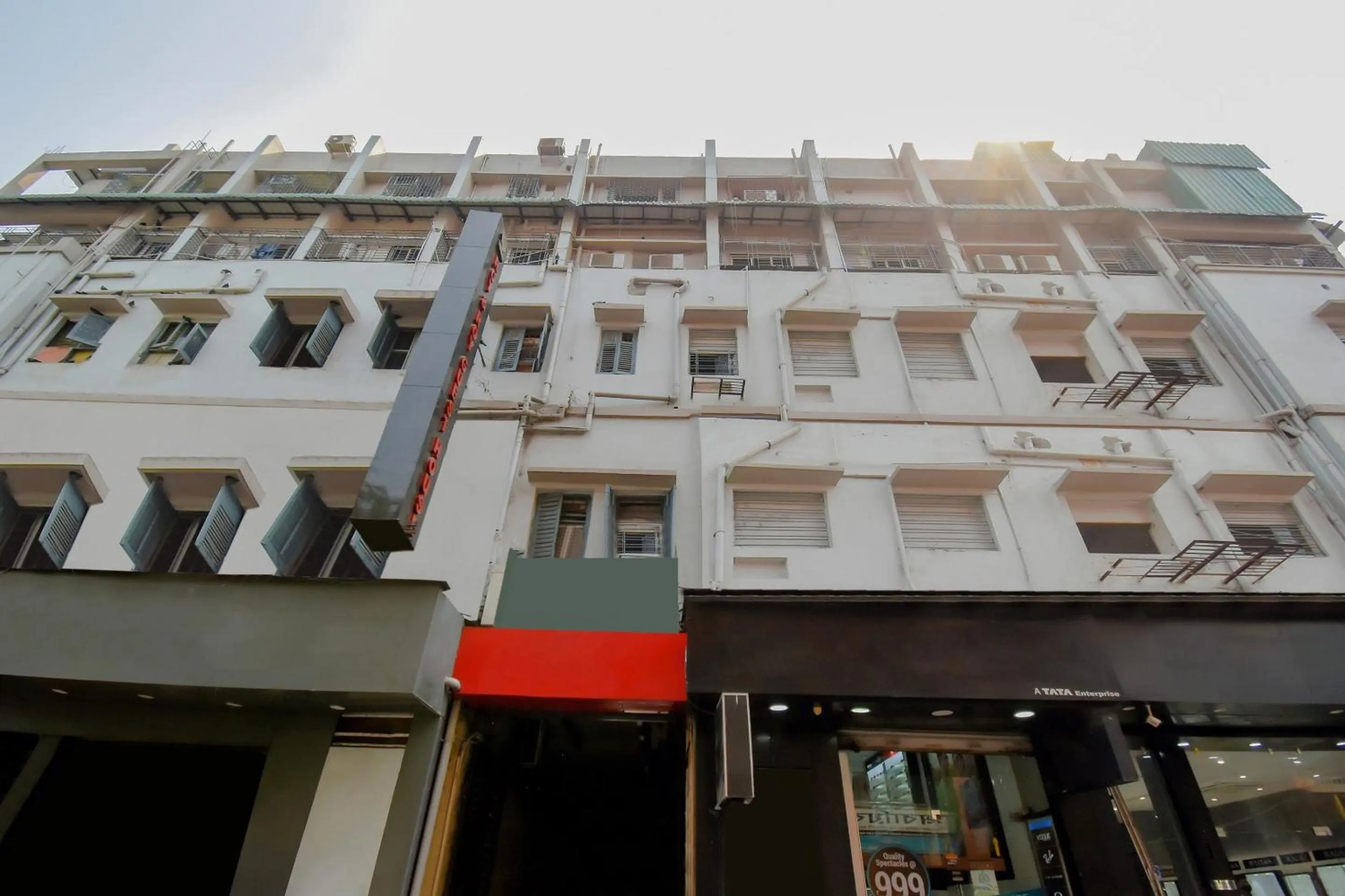 Facade/entrance in Hotel O Lindsay Inn Guest House