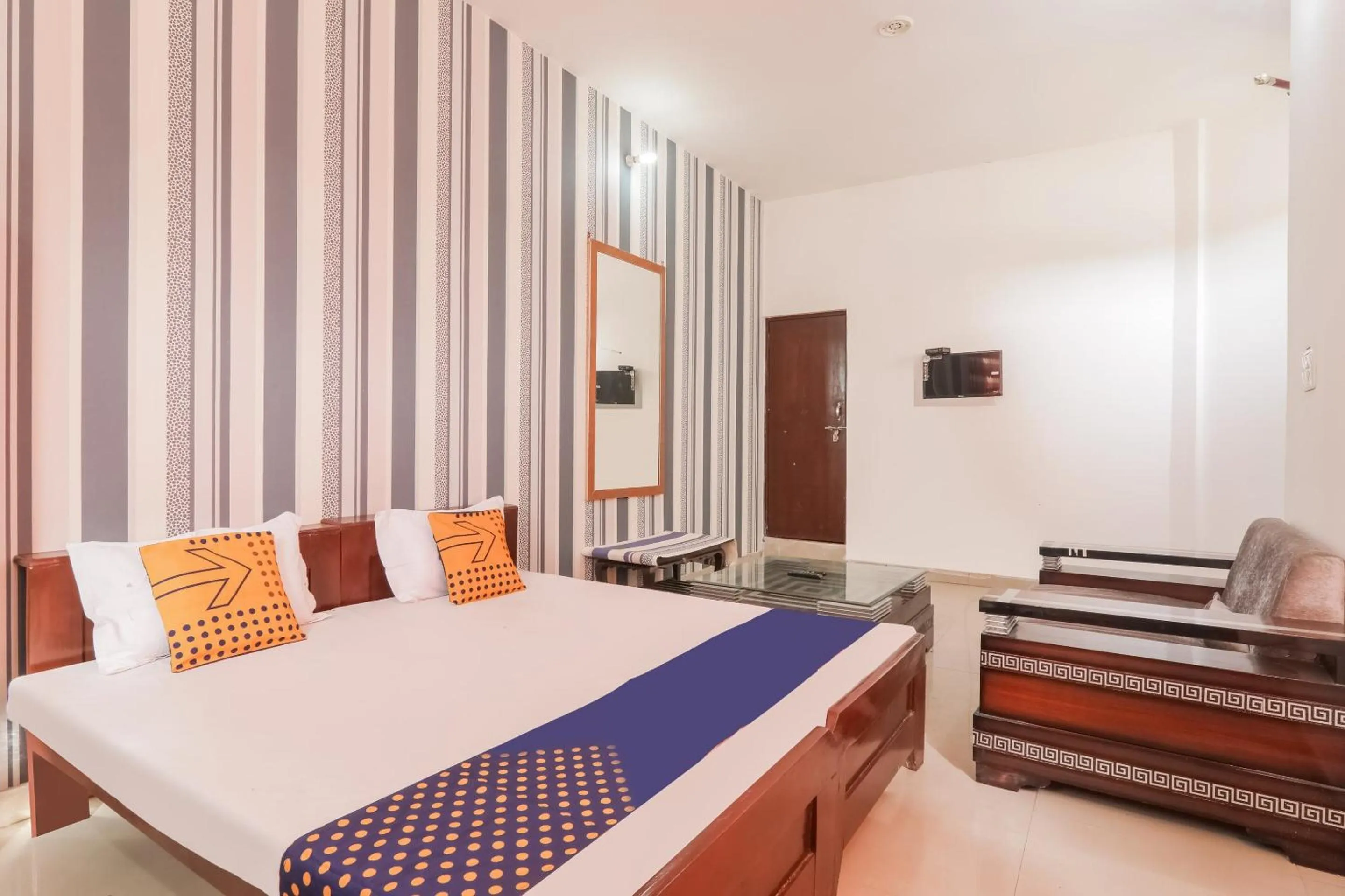 Facade/entrance, Bed in SPOT ON Sahyadri Inn