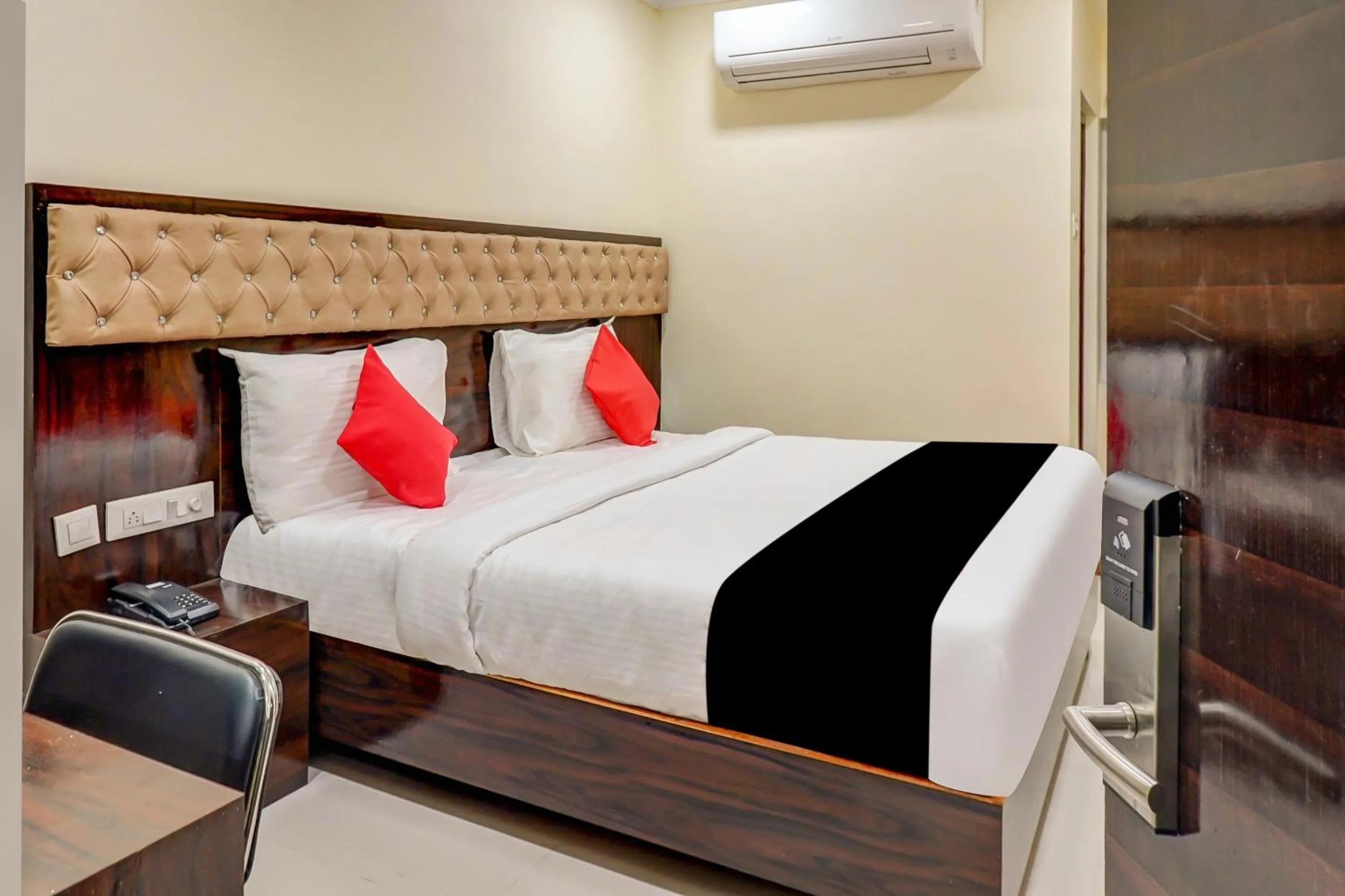Bedroom in Super Capital O Siddartha Elite