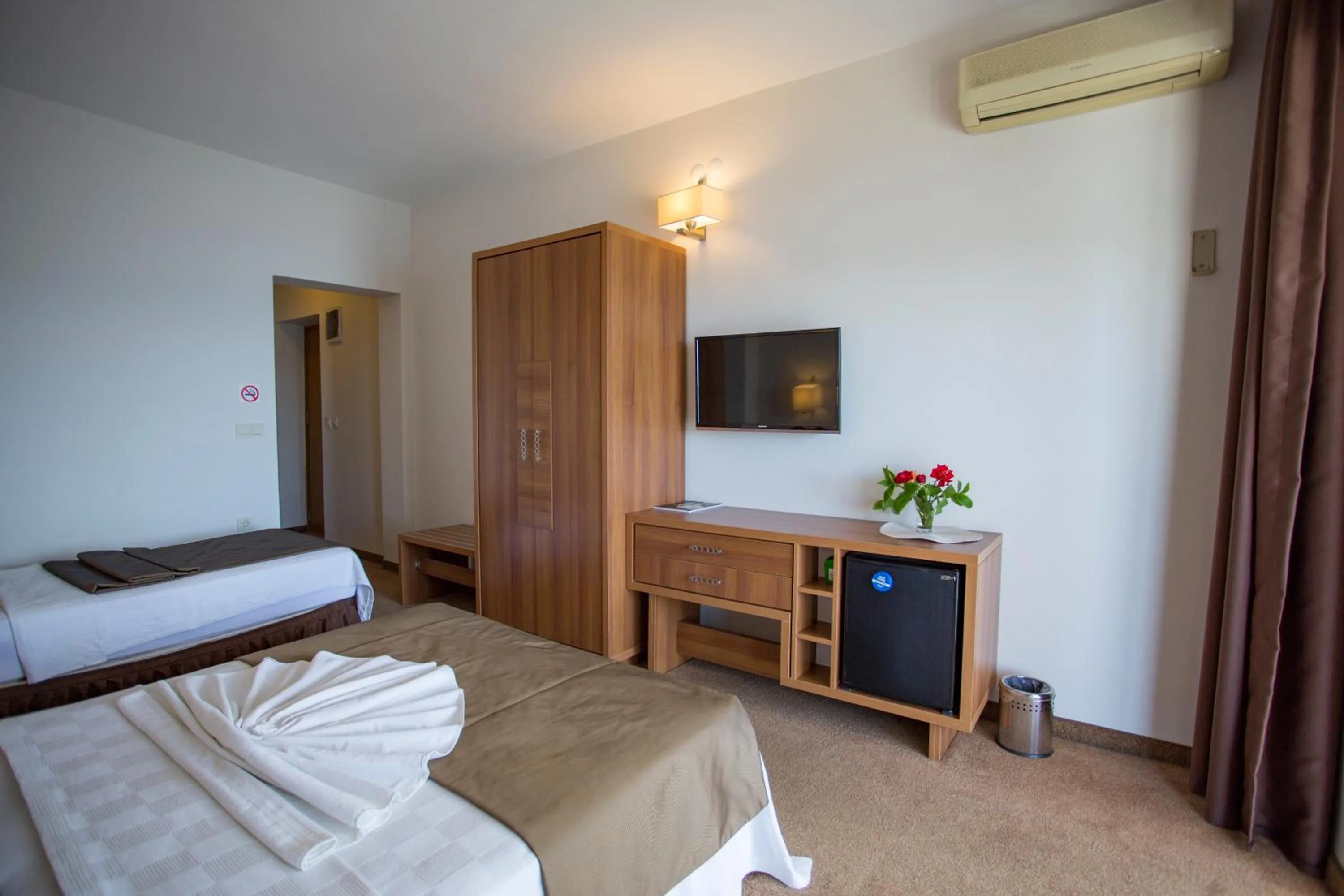 Photo of the whole room, Bed in Melis Hotel Kusadasi