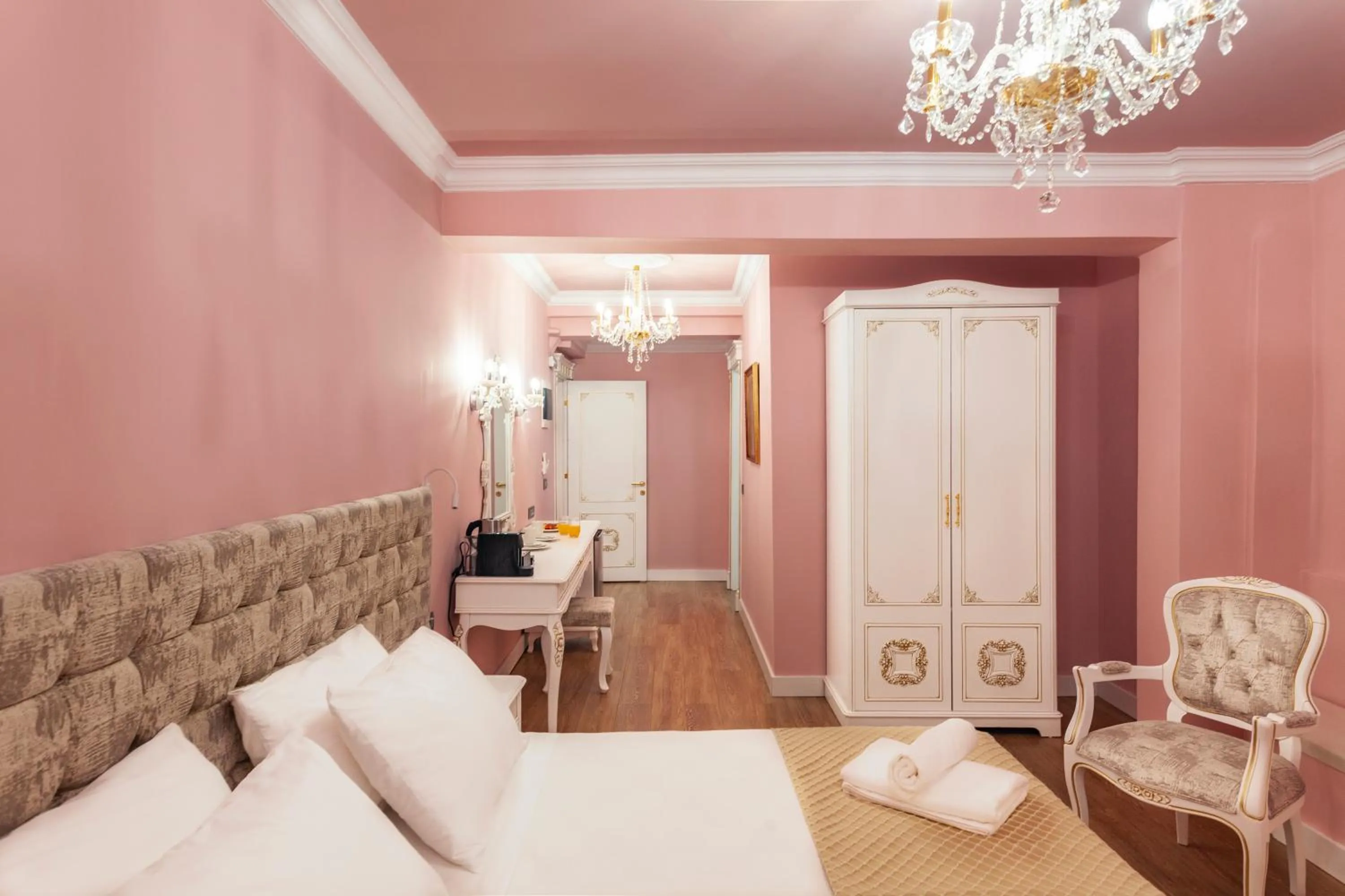 Photo of the whole room, Bed in Via Villa Iliotti Rhodos