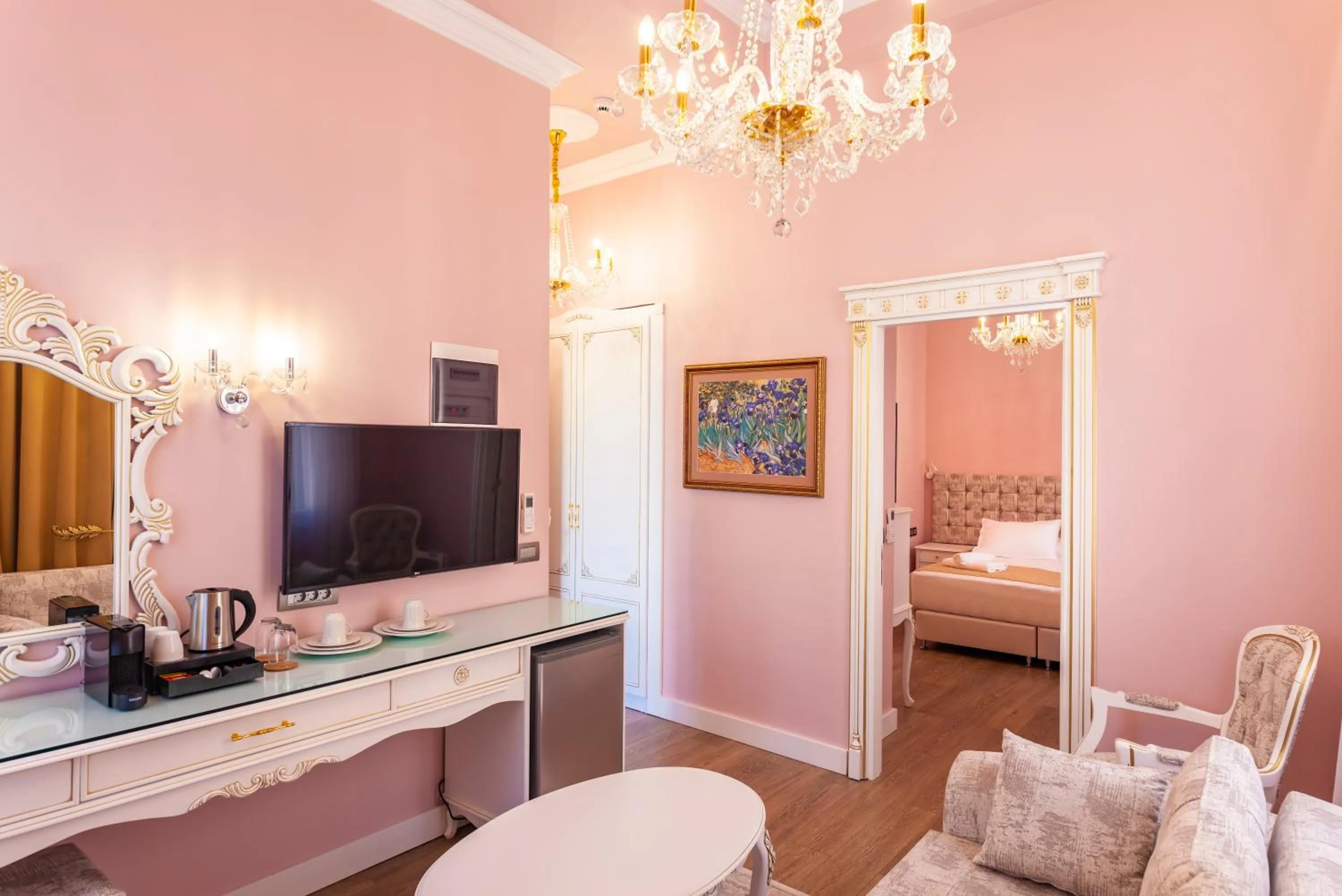 Living room, Bed in Via Villa Iliotti Rhodos