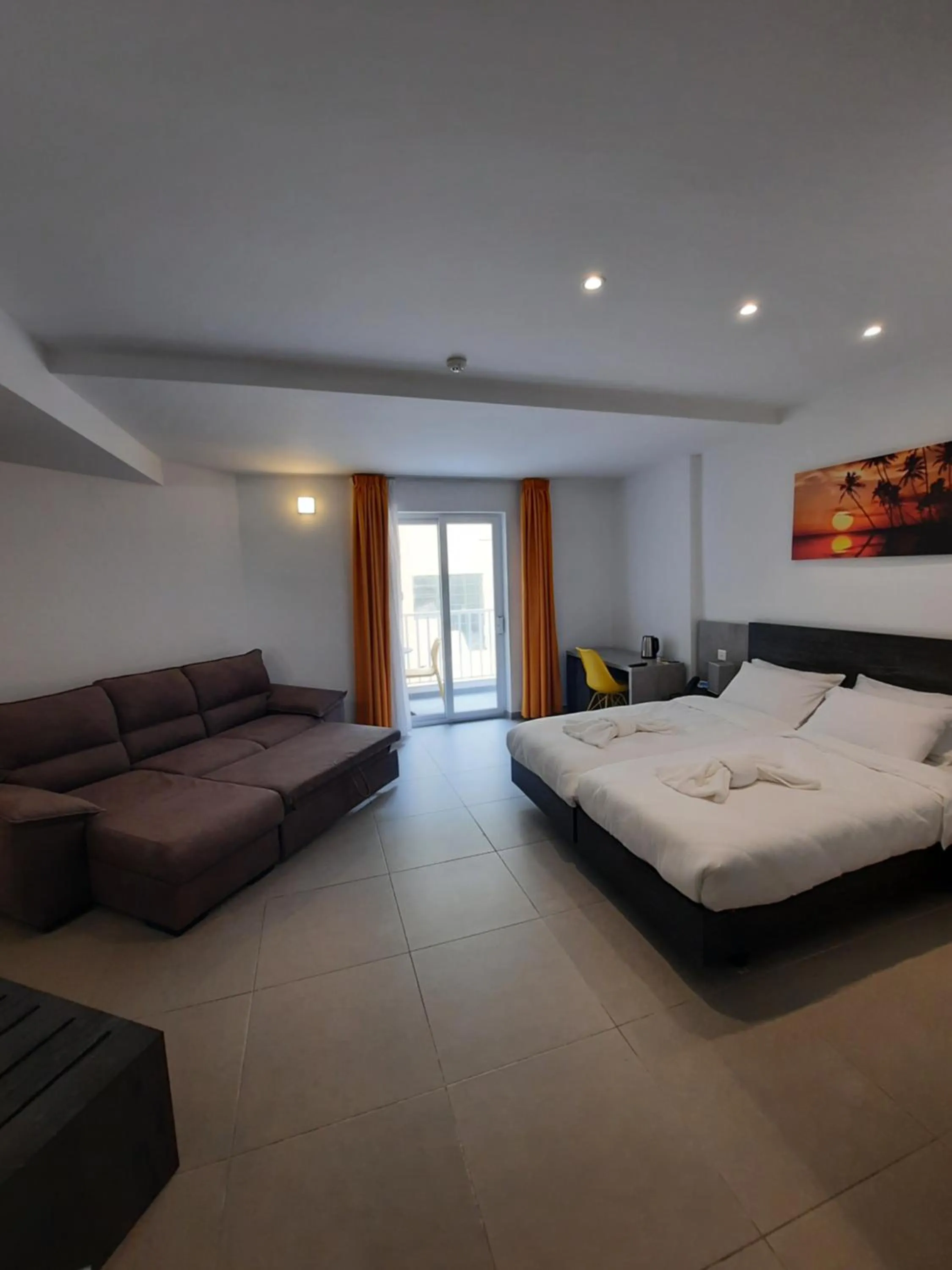 Photo of the whole room, Bed in Hotel Shoreline