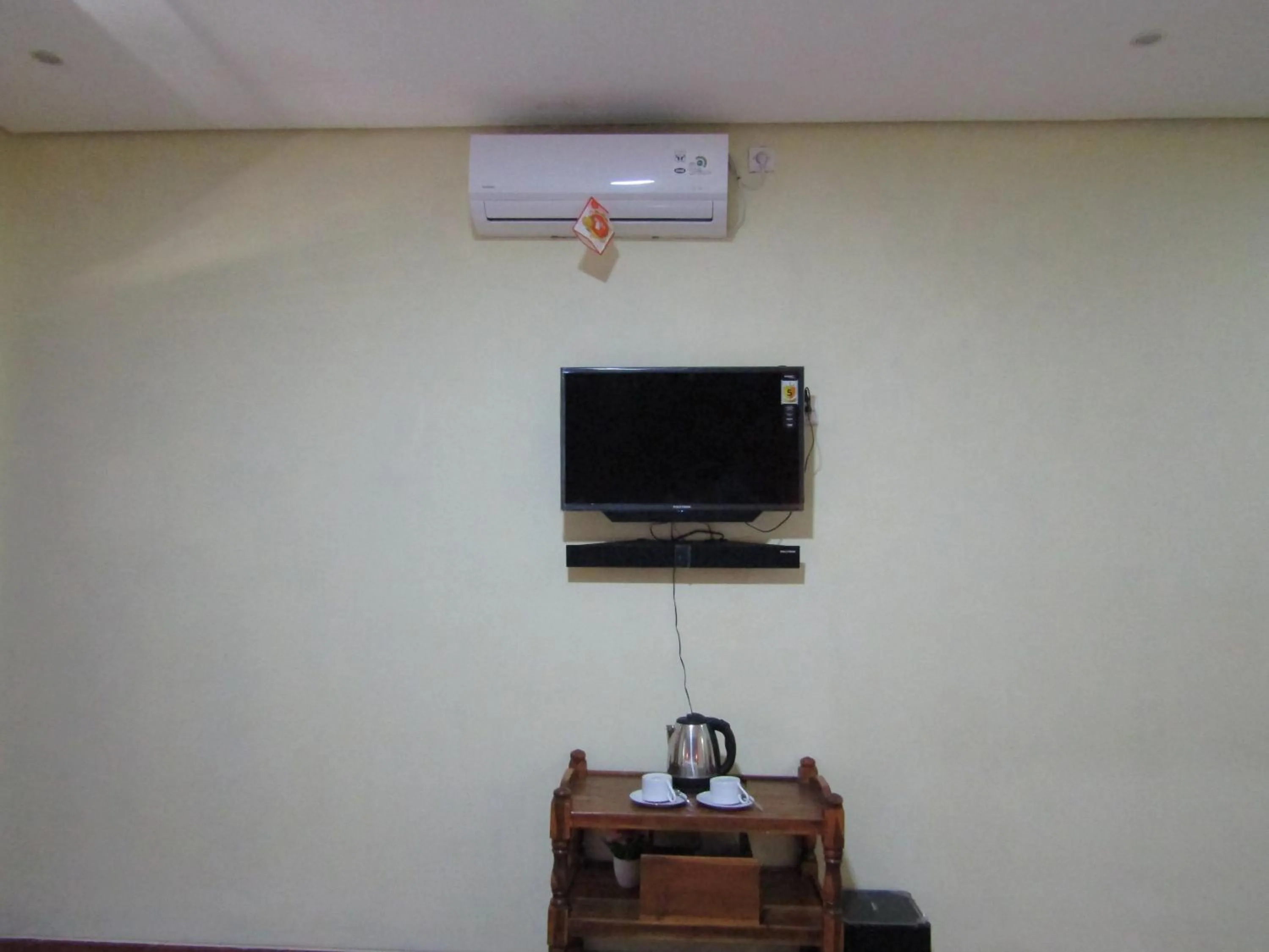 TV and multimedia in Nia Maretta House Syariah