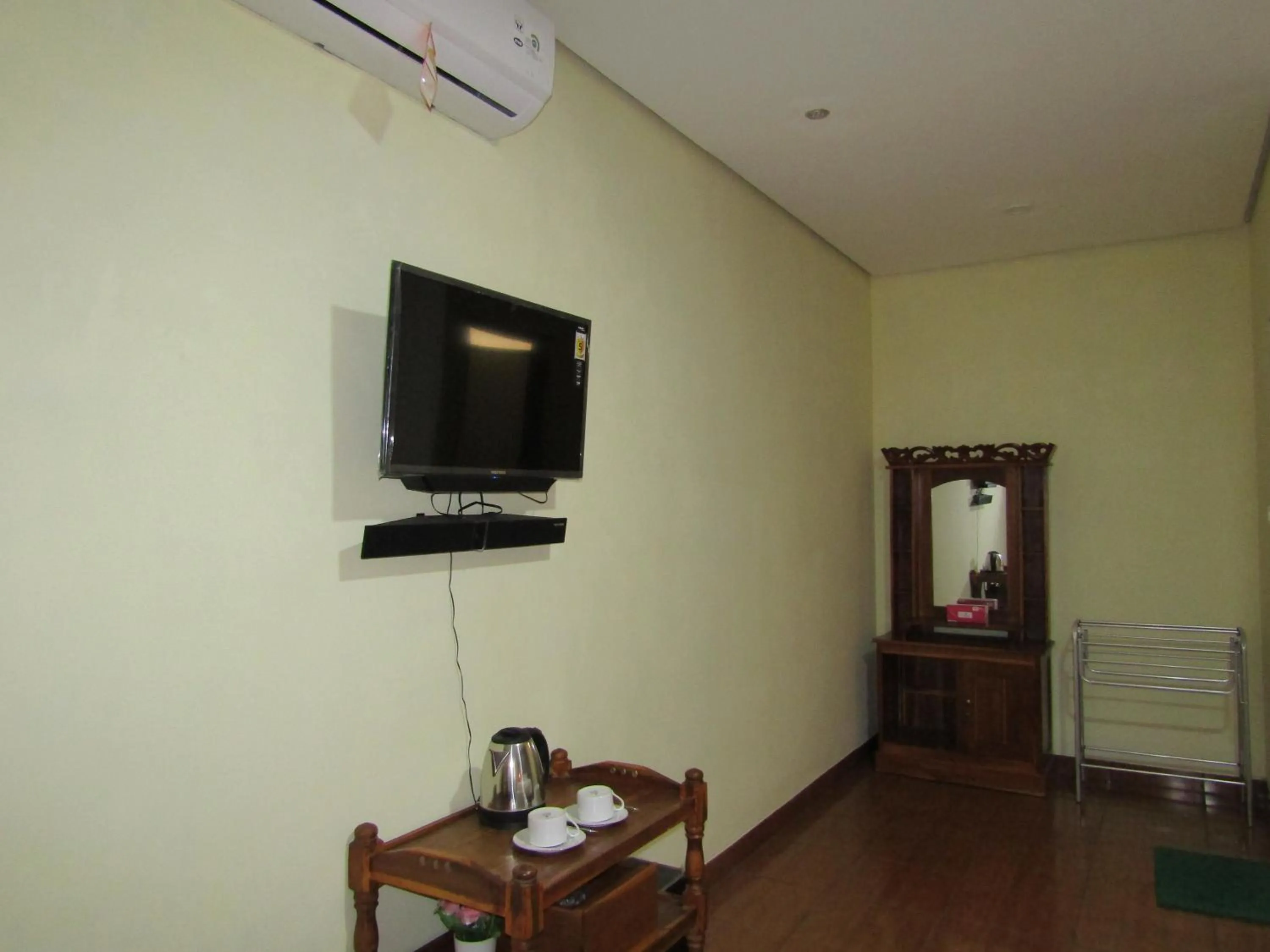 TV and multimedia in Nia Maretta House Syariah