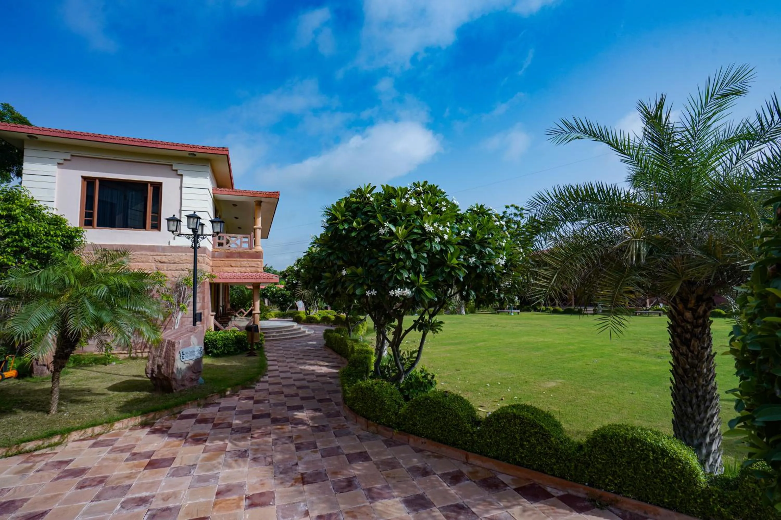 Garden in Marugarh Resort and Spa