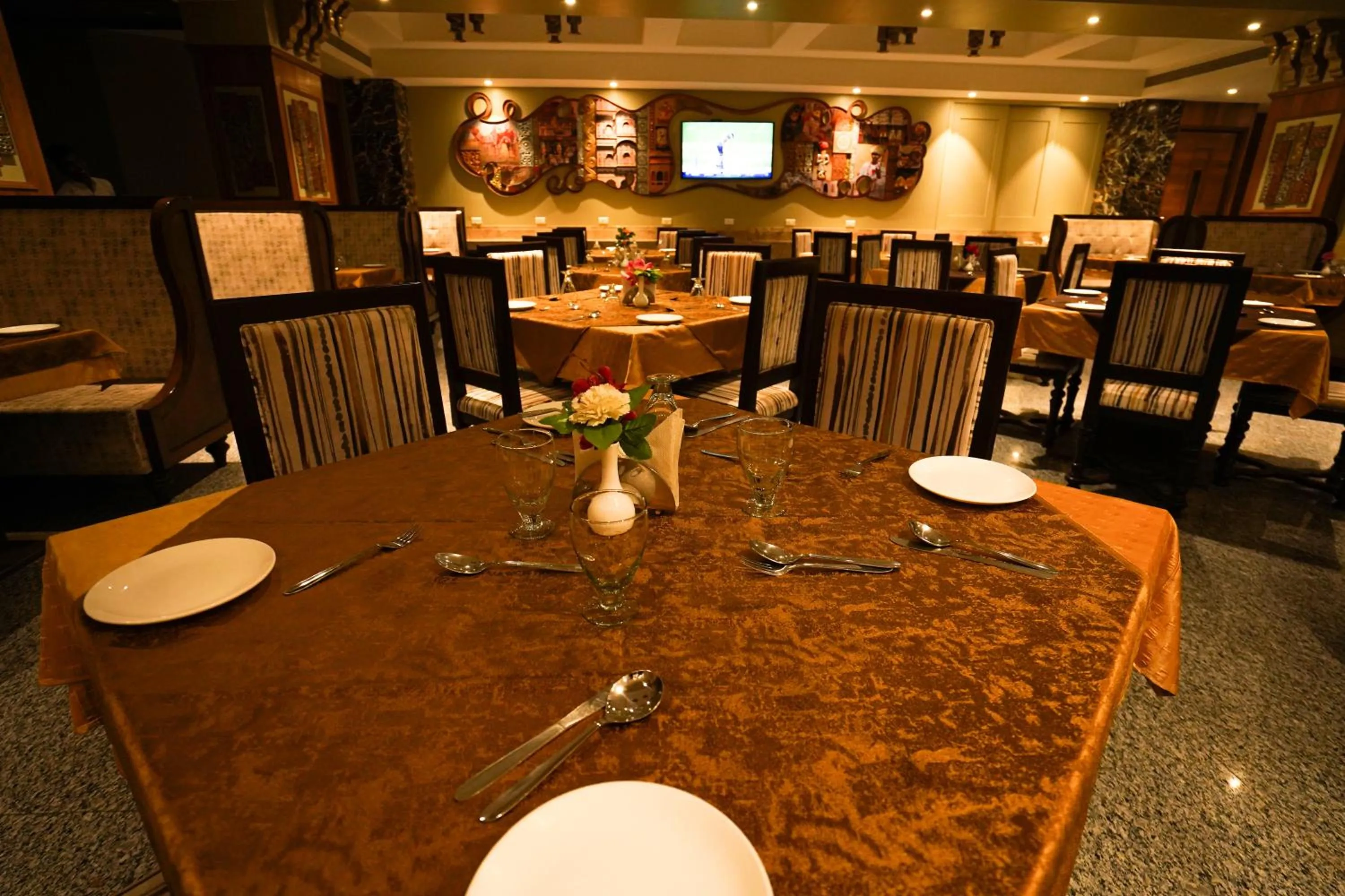 Restaurant/places to eat in Marugarh Resort and Spa