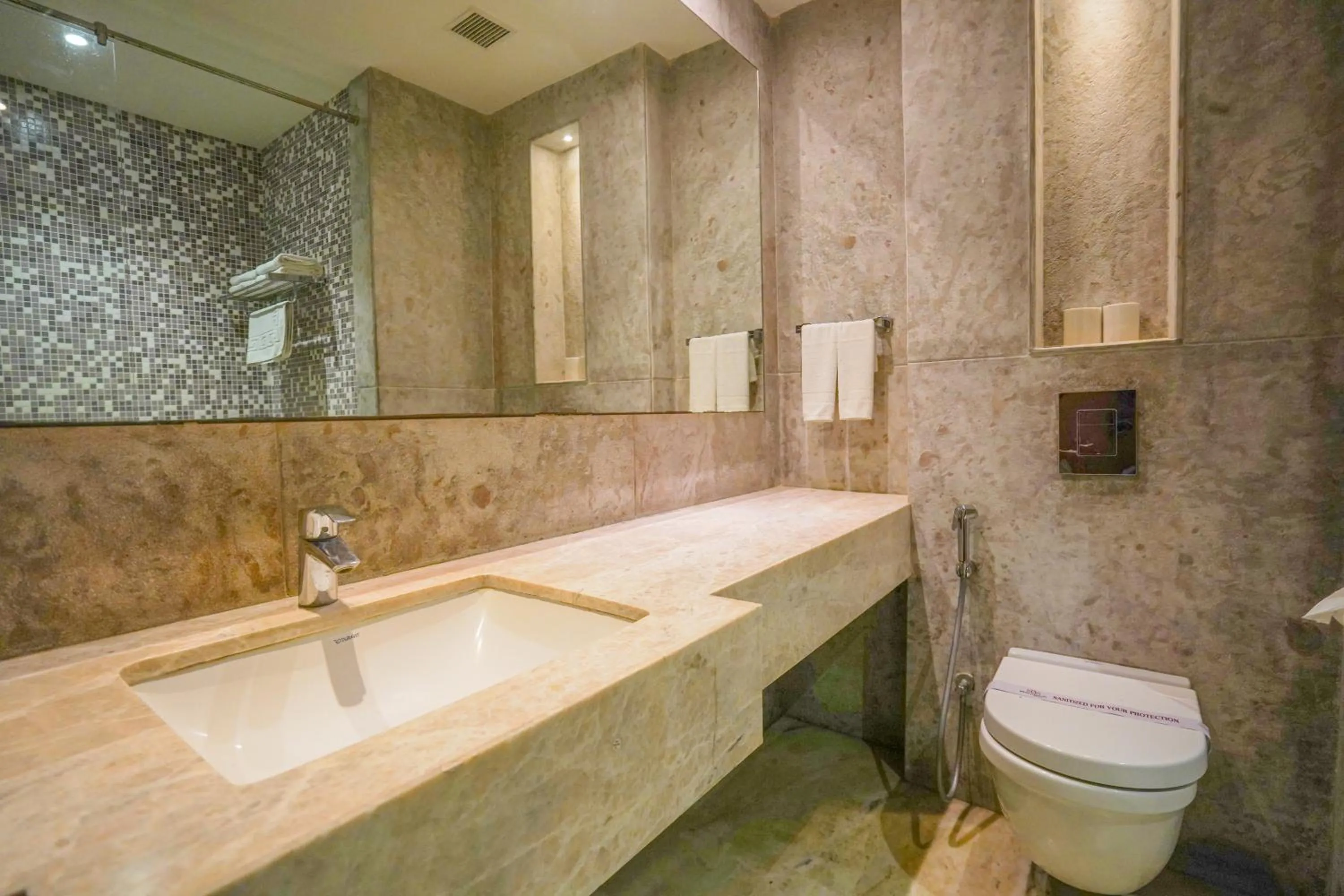 Shower in Marugarh Resort and Spa