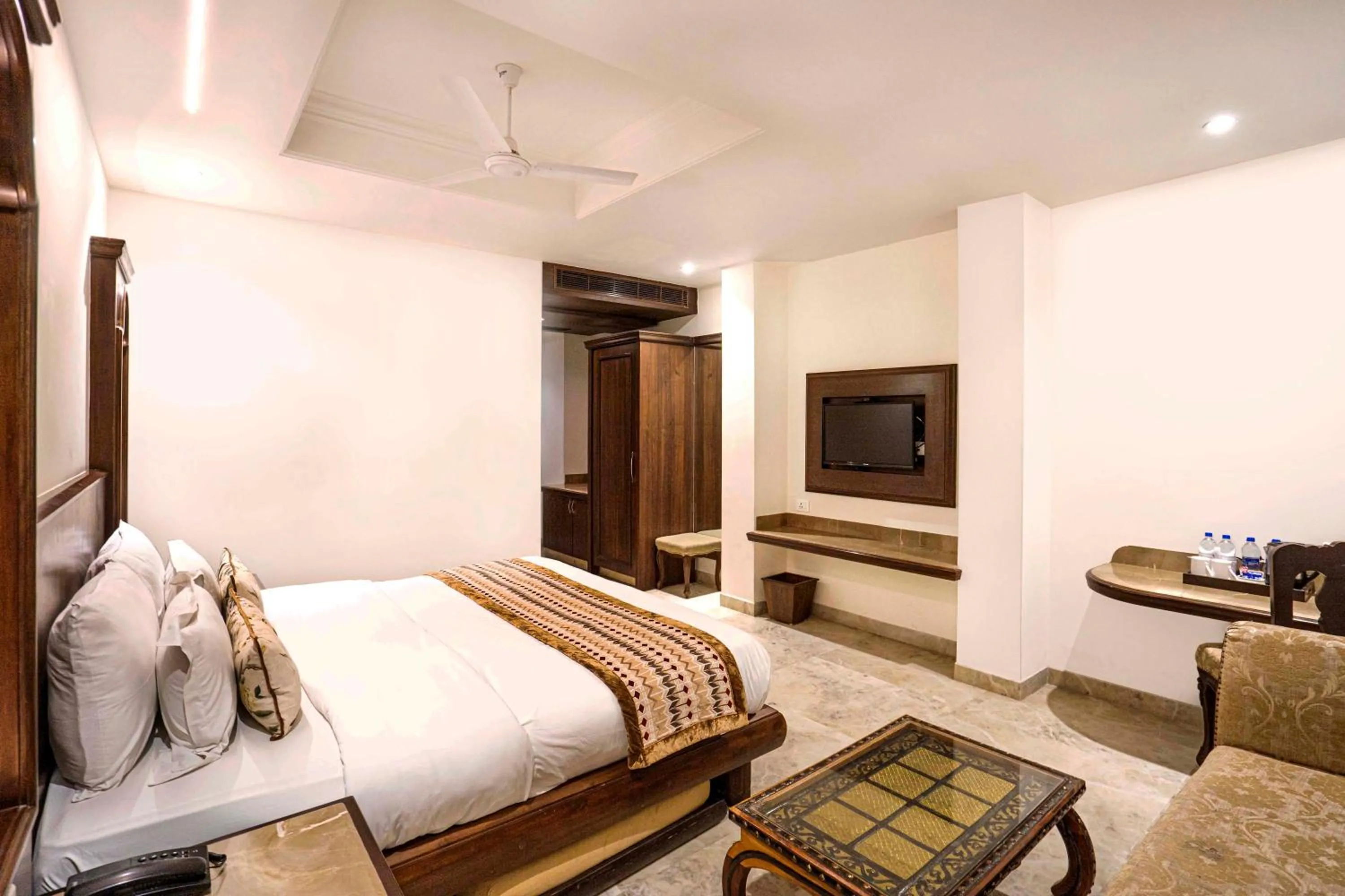 Bed in Marugarh Resort and Spa