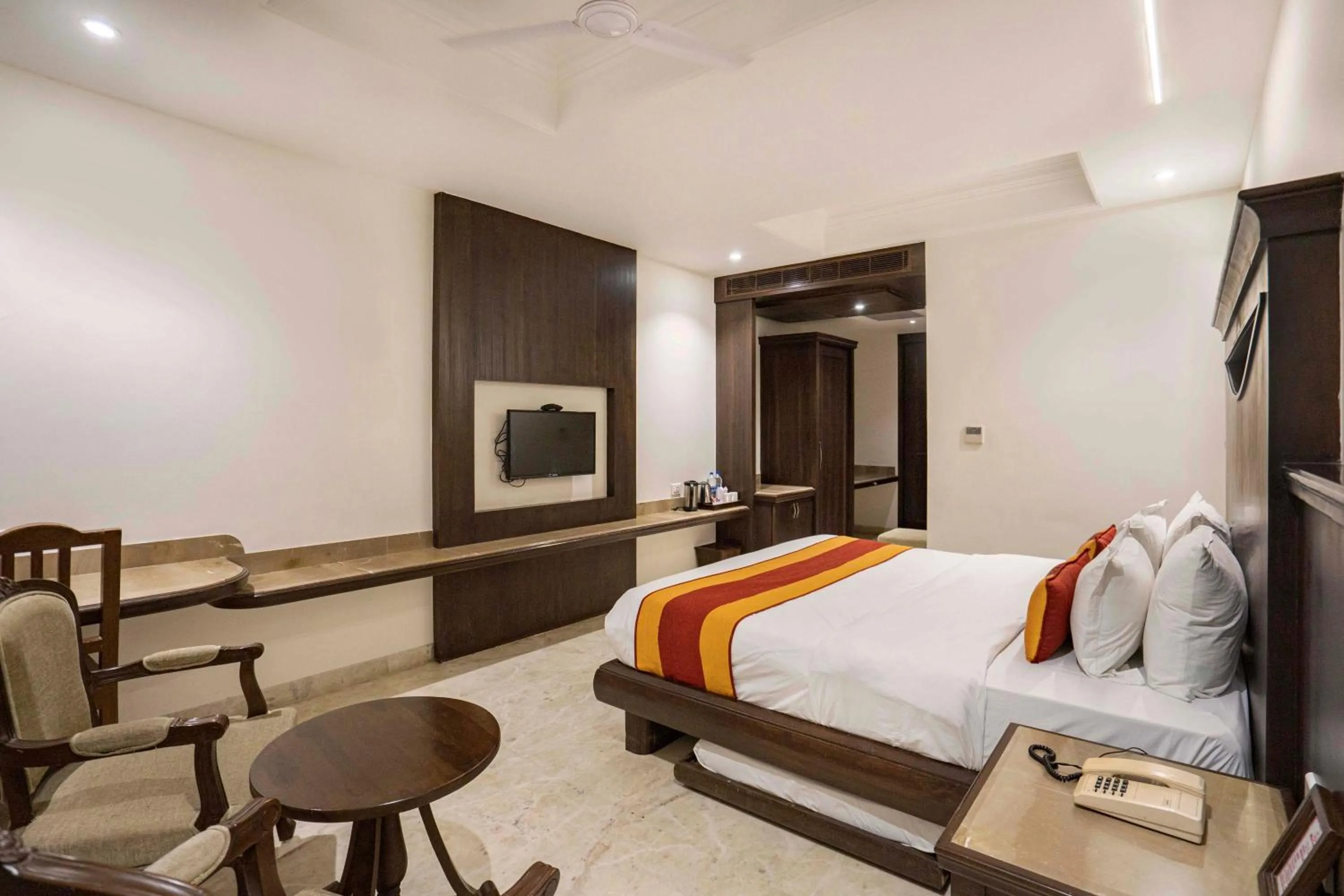 Bed in Marugarh Resort and Spa