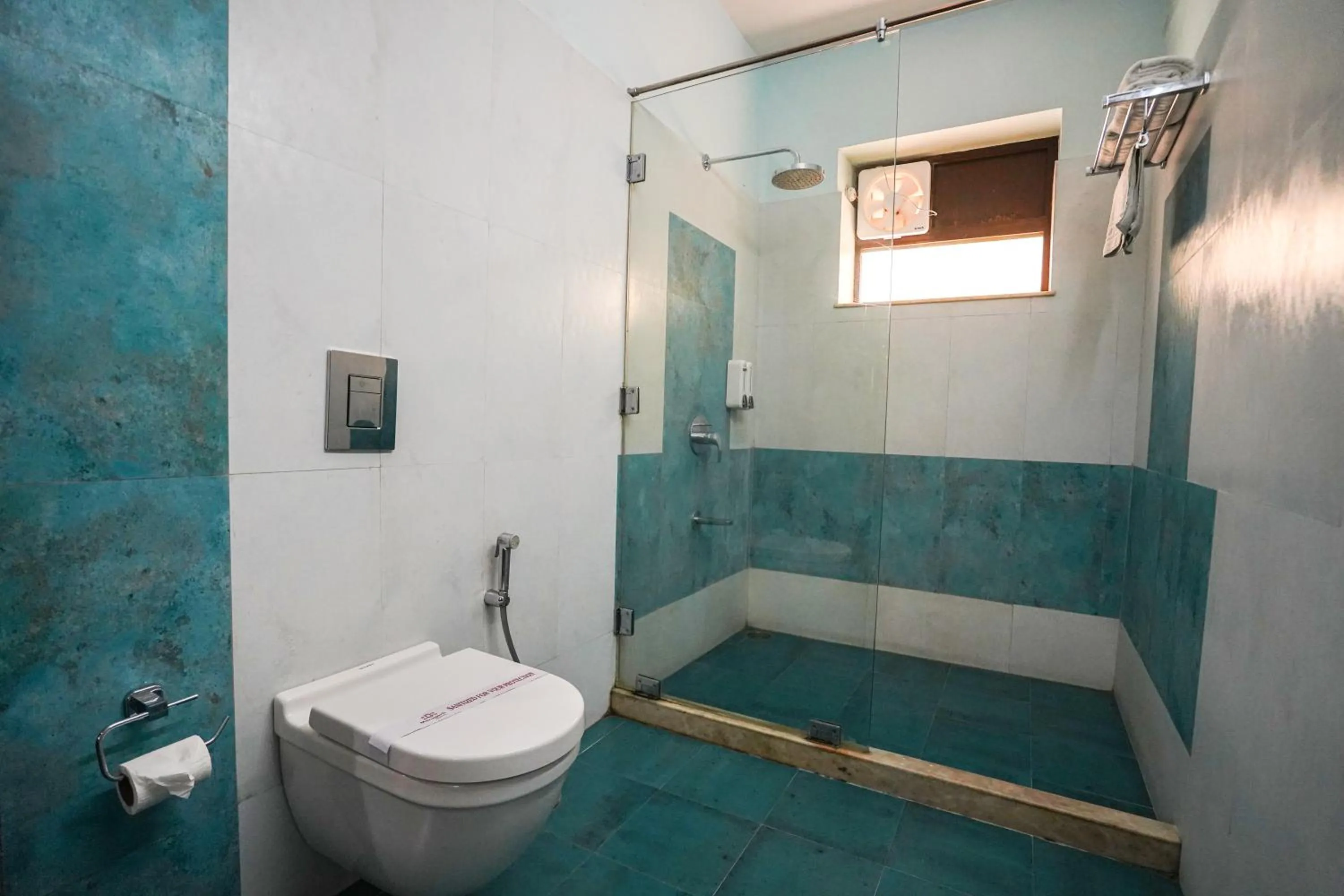 Shower in Marugarh Resort and Spa