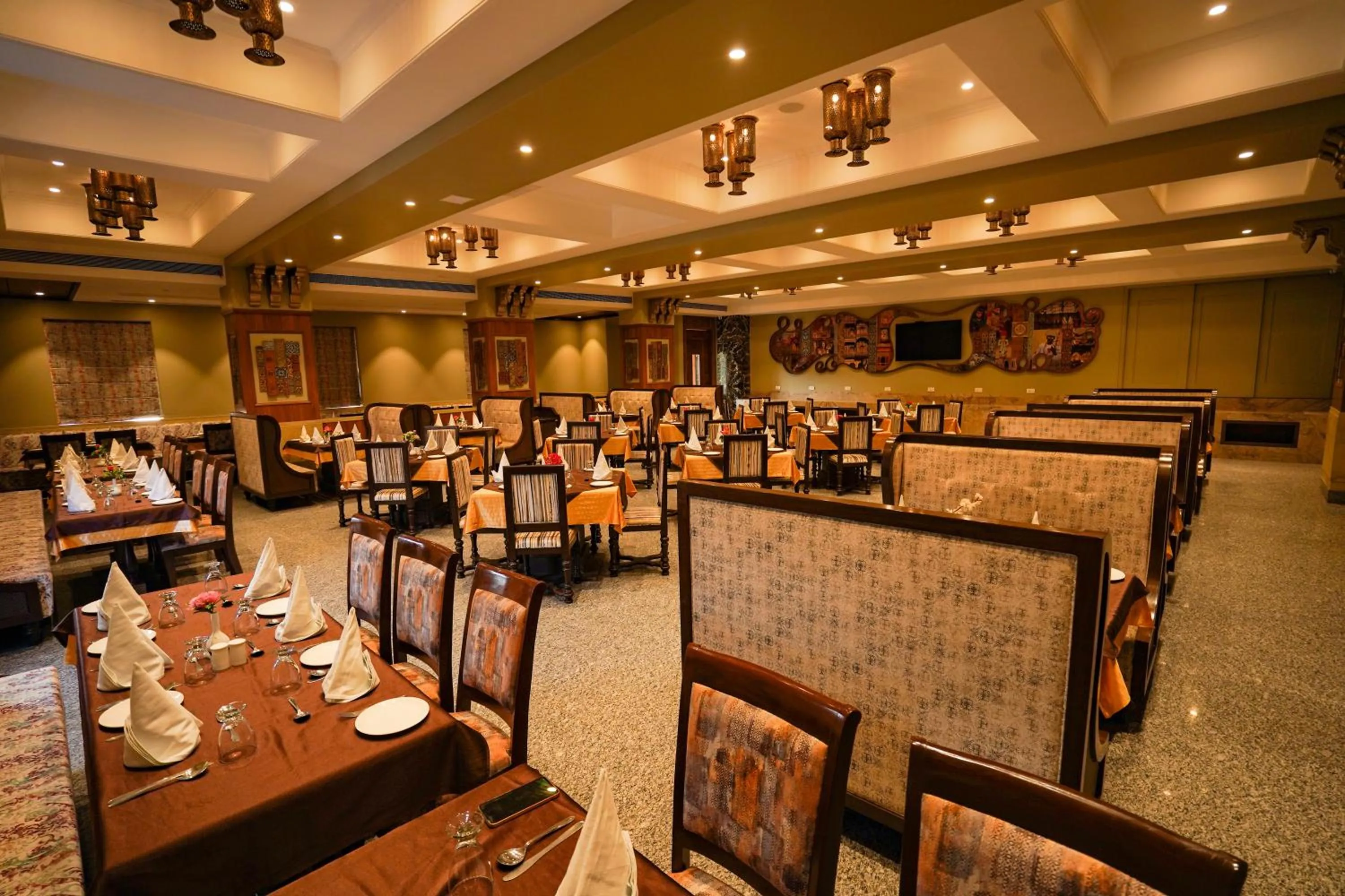 Restaurant/places to eat in Marugarh Resort and Spa