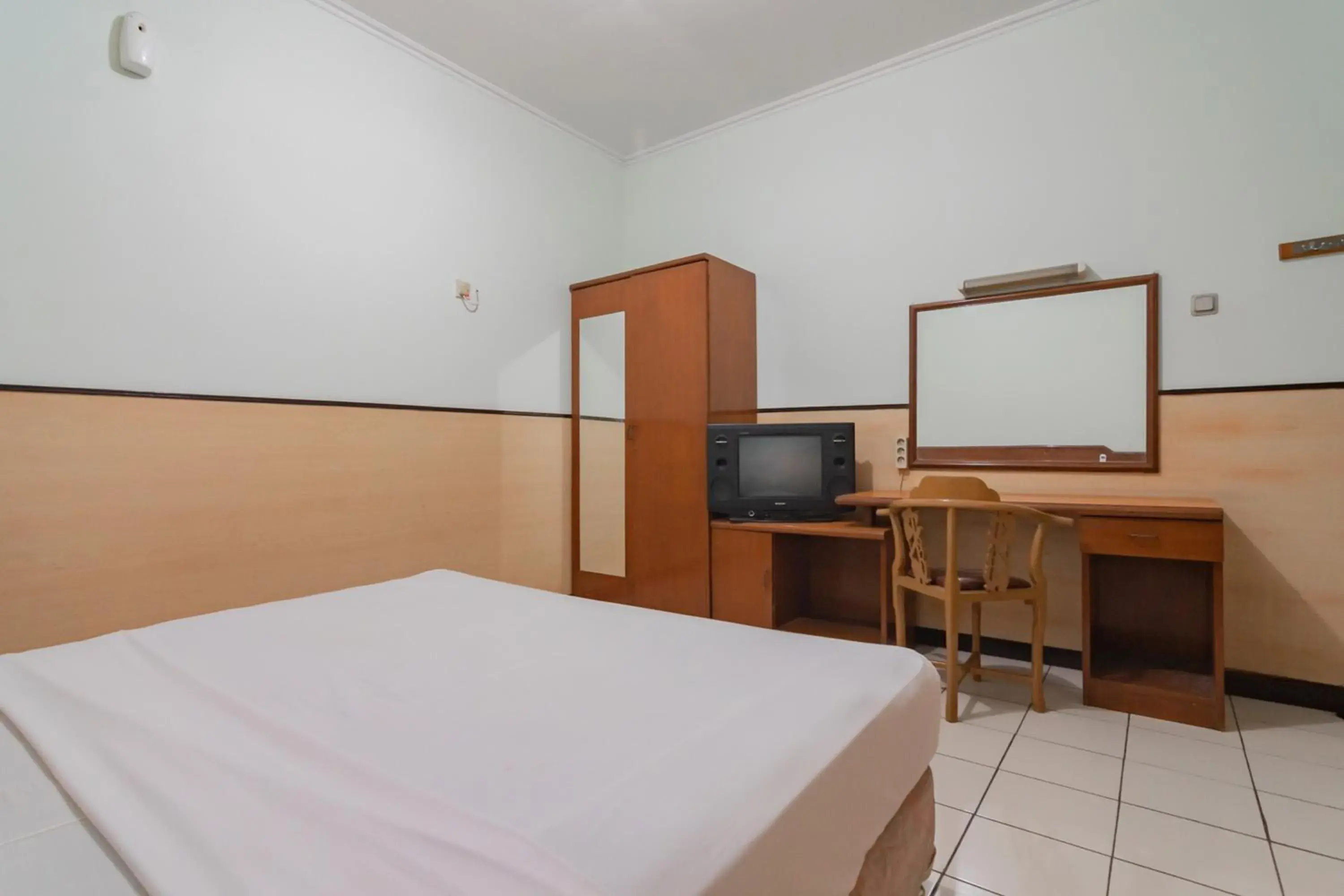 Standard Double Room in KoolKost near Bandung Station Standard Double Room in KoolKost near Bandung Station