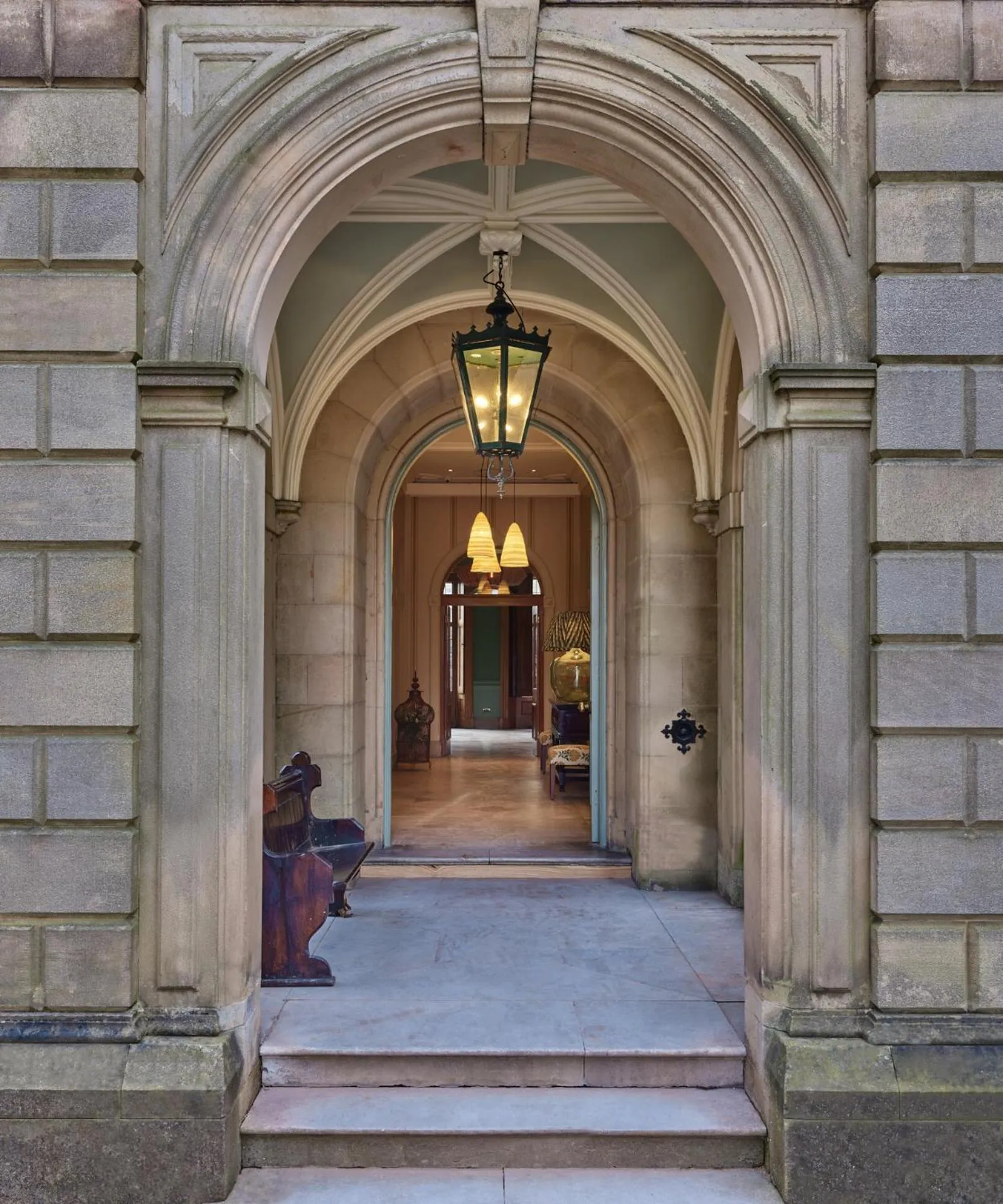 Facade/entrance in Wildhive Callow Hall