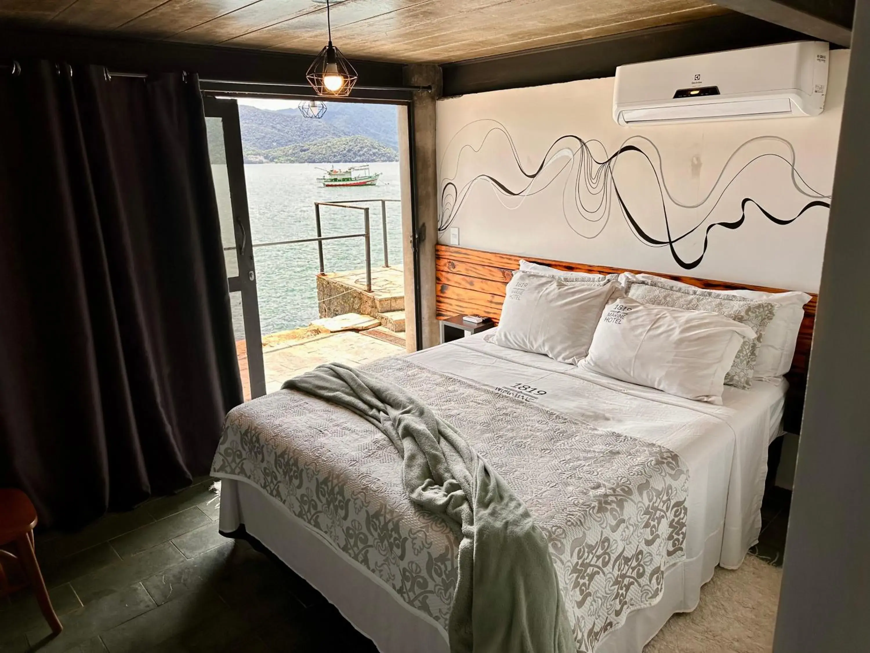 Queen Room with Sea View in 1819 Marine Hotel Queen Room with Sea View in 1819 Marine Hotel