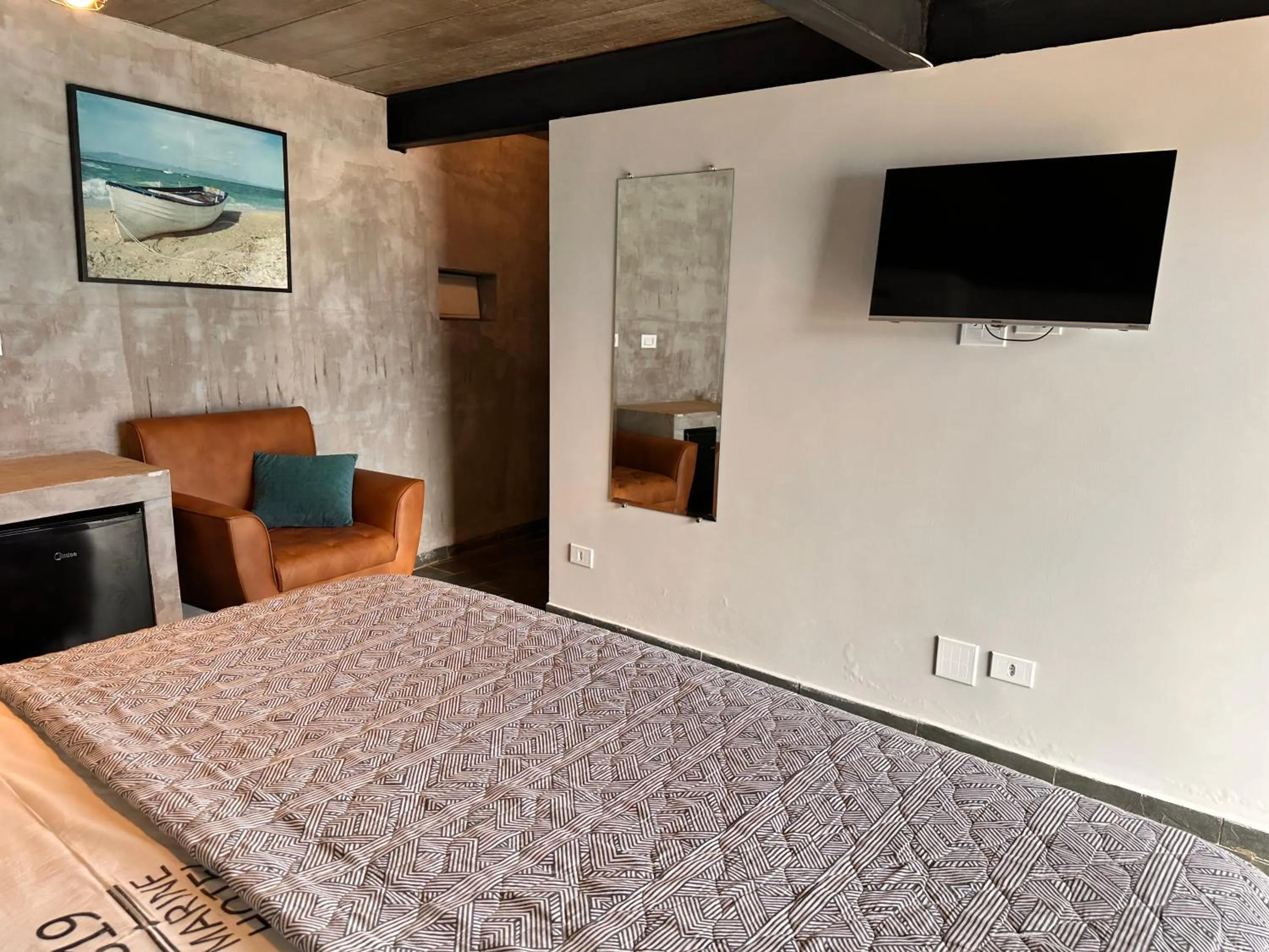 Bed in 1819 Marine Hotel