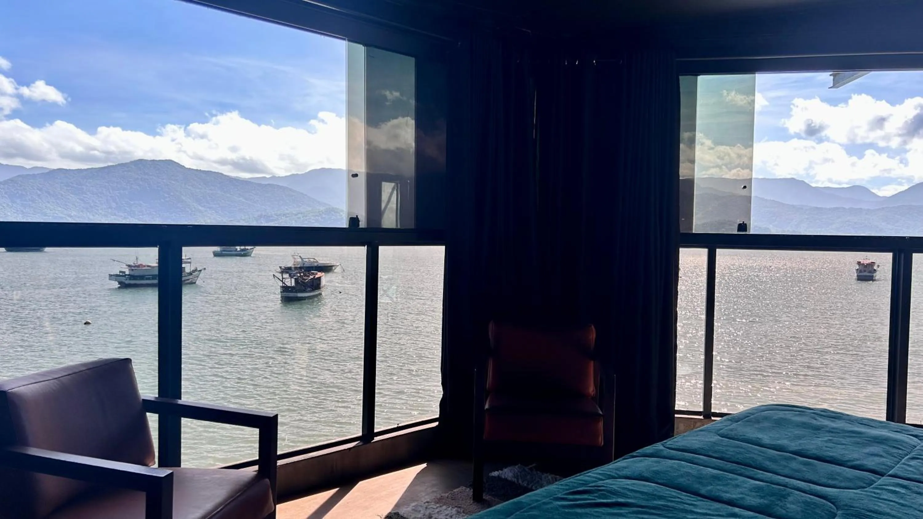 Bed in 1819 Marine Hotel