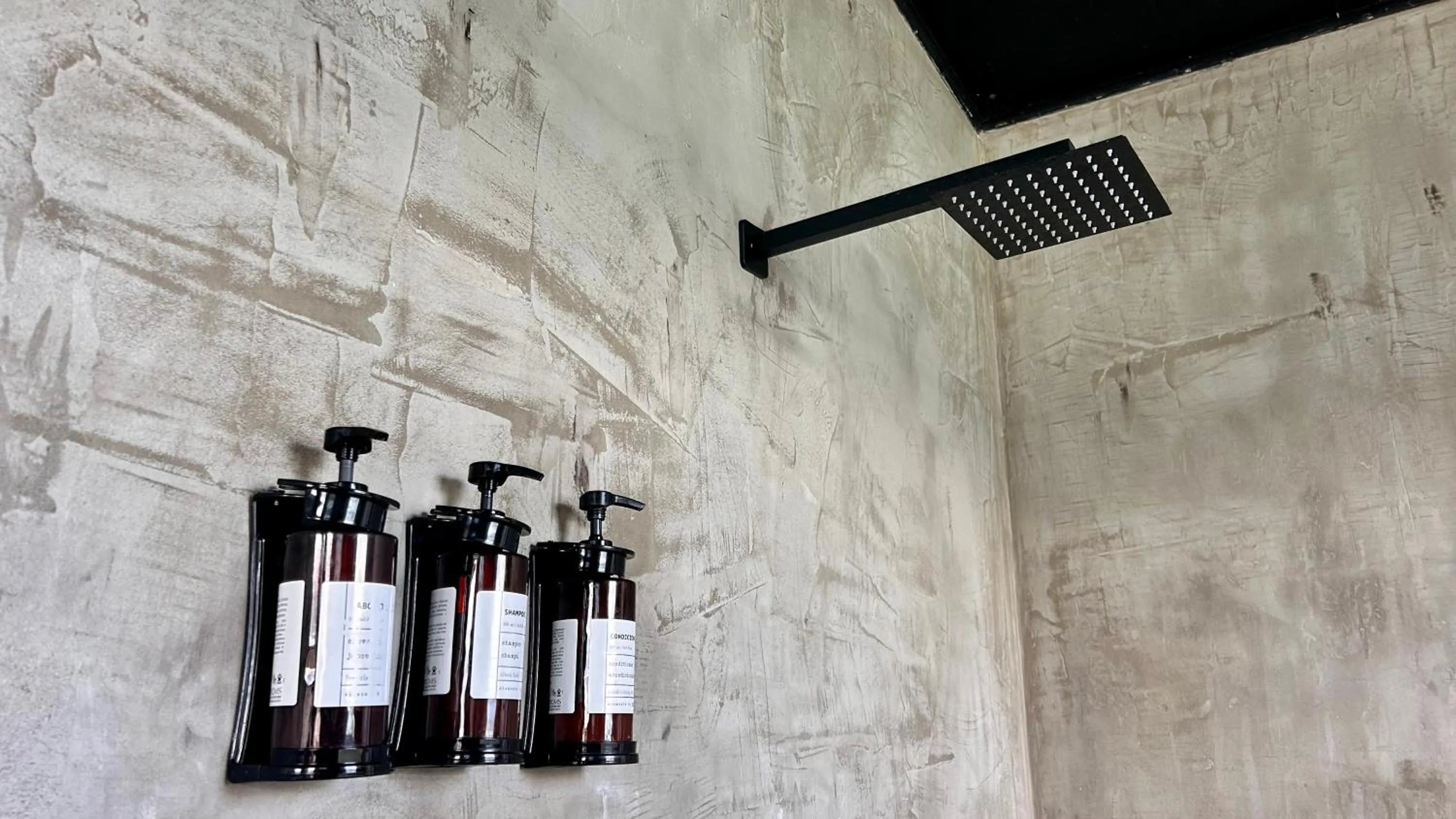 Shower in 1819 Marine Hotel