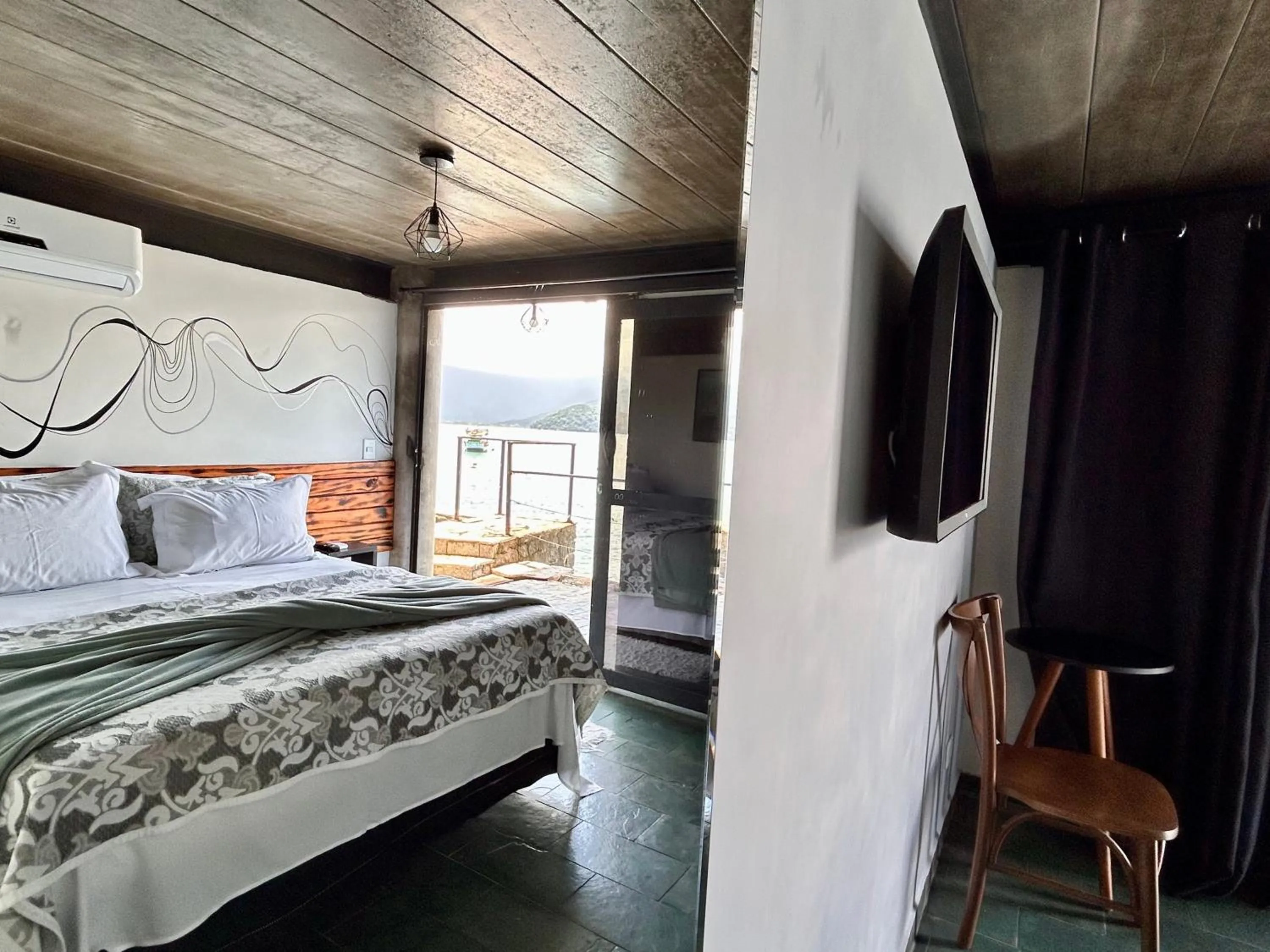 Bed in 1819 Marine Hotel