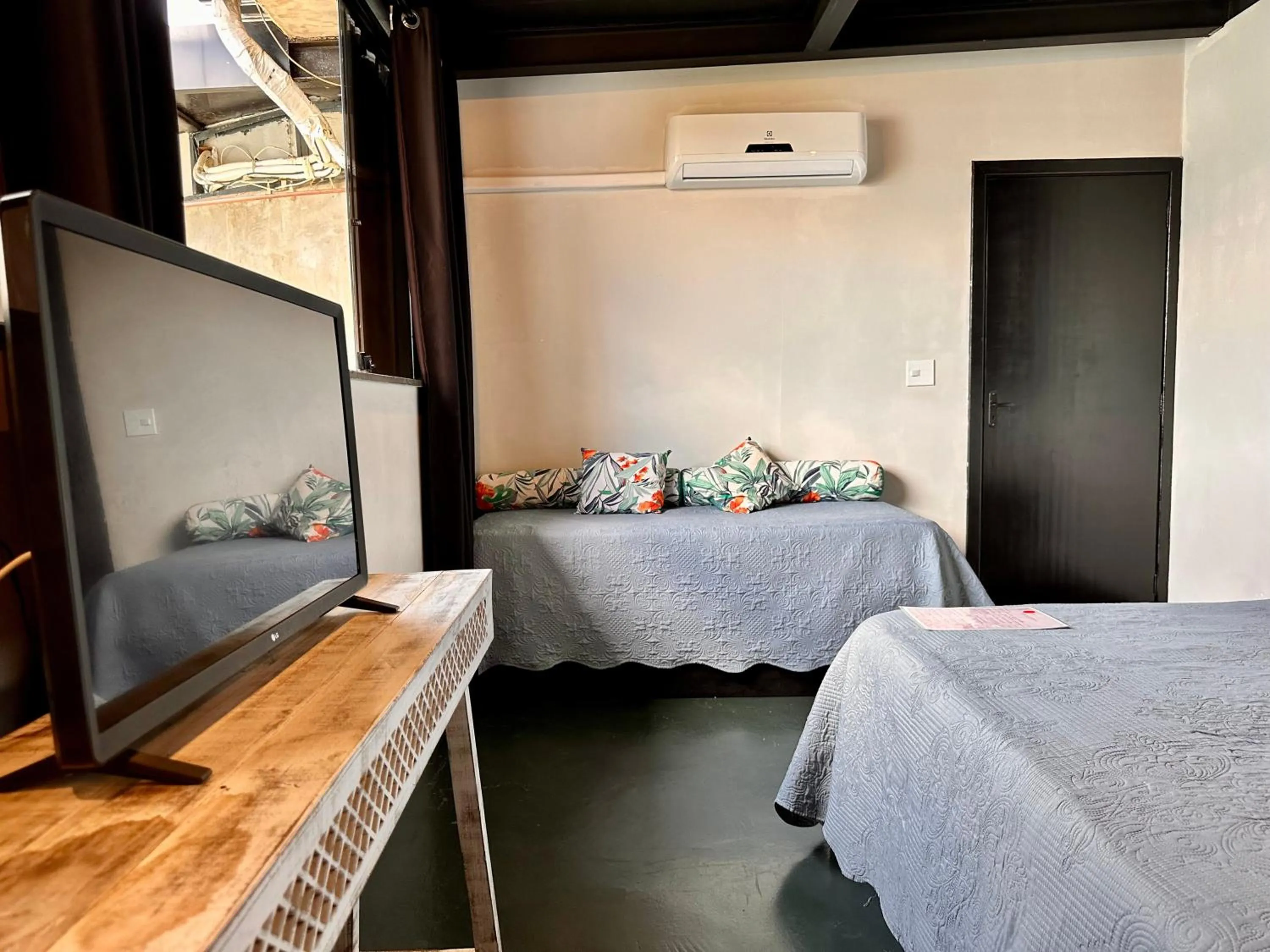 Bed in 1819 Marine Hotel