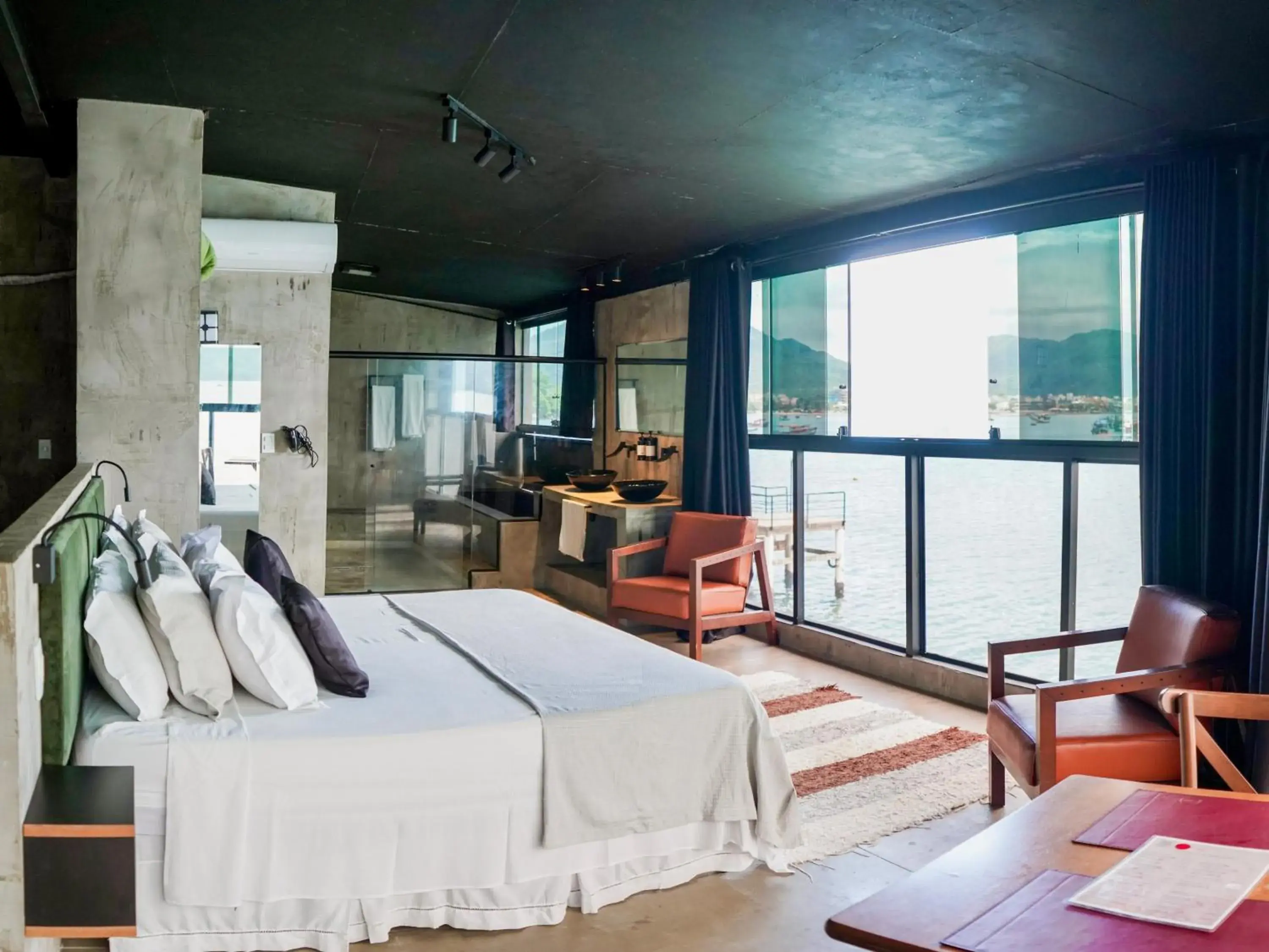 Deluxe Suite with Sea View in 1819 Marine Hotel Deluxe Suite with Sea View in 1819 Marine Hotel