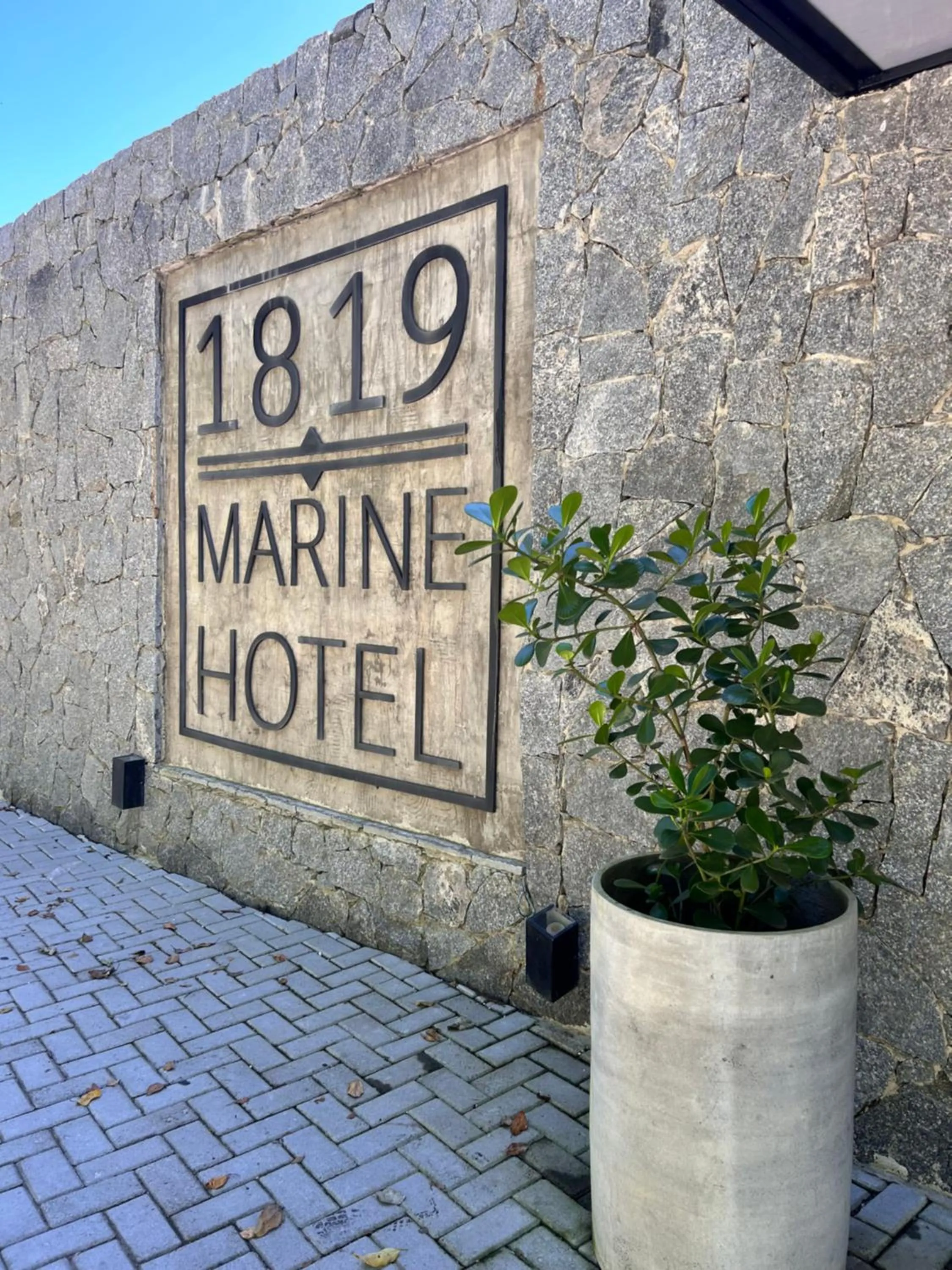 1819 Marine Hotel