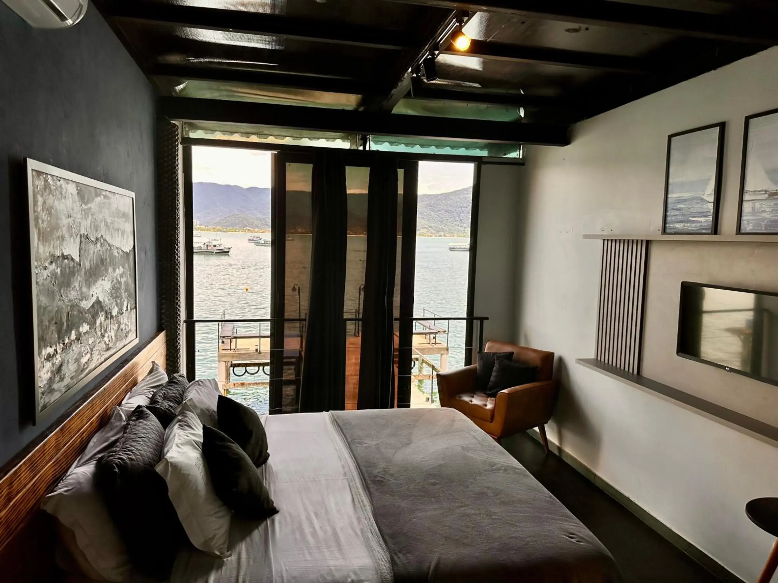 Superior Suite with Sea View in 1819 Marine Hotel Superior Suite with Sea View in 1819 Marine Hotel