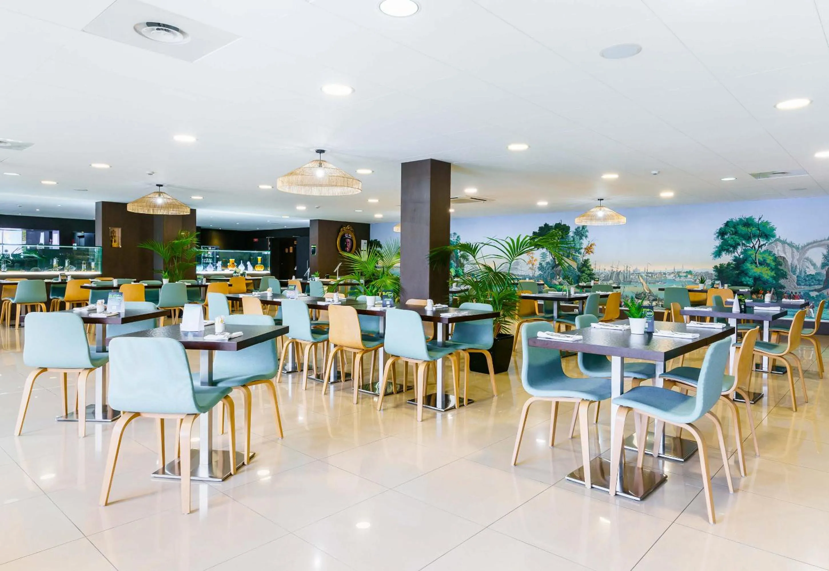 Dining area in B&B HOTEL Saint-Avold Nord