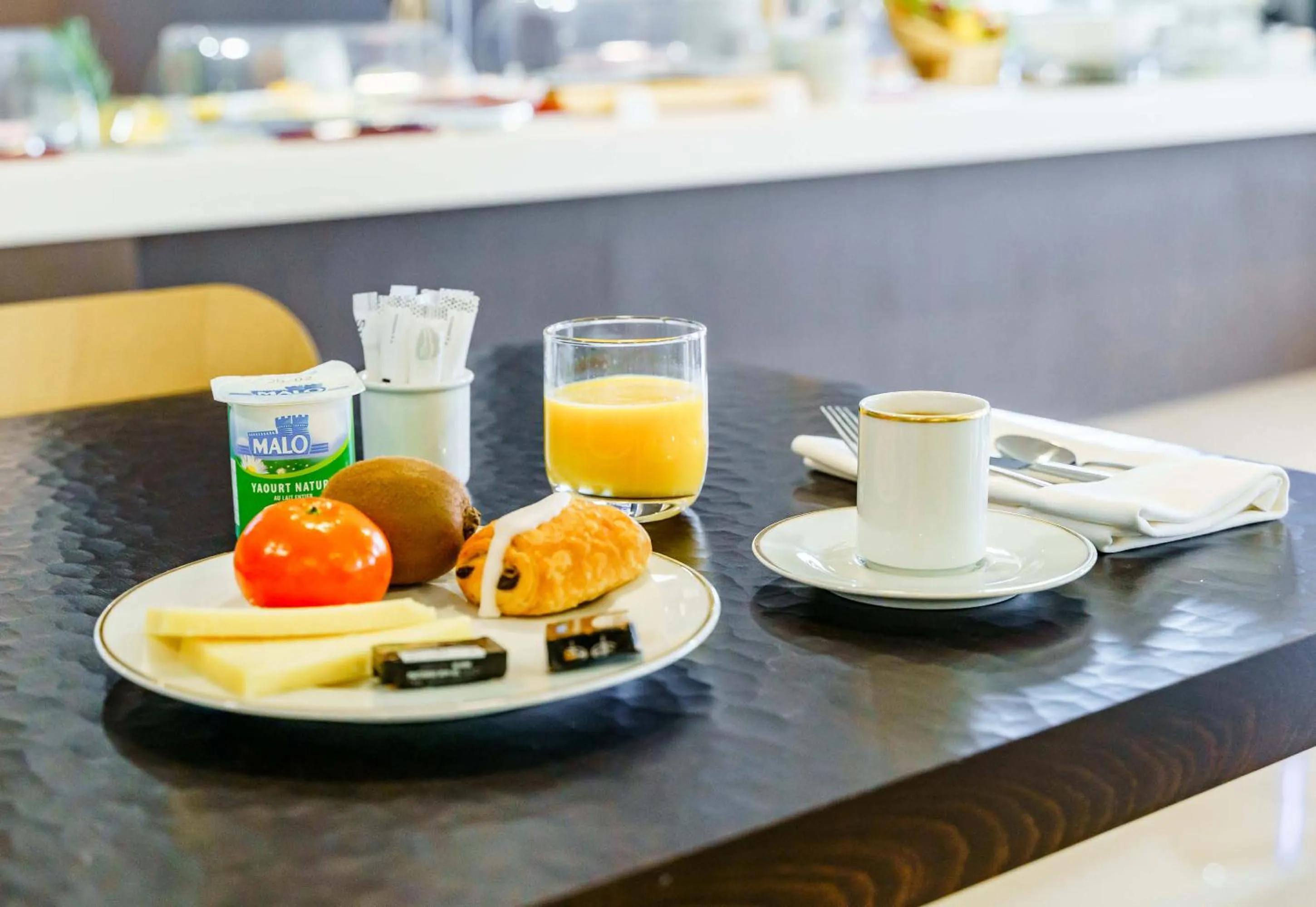 Buffet breakfast in B&B HOTEL Saint-Avold Nord