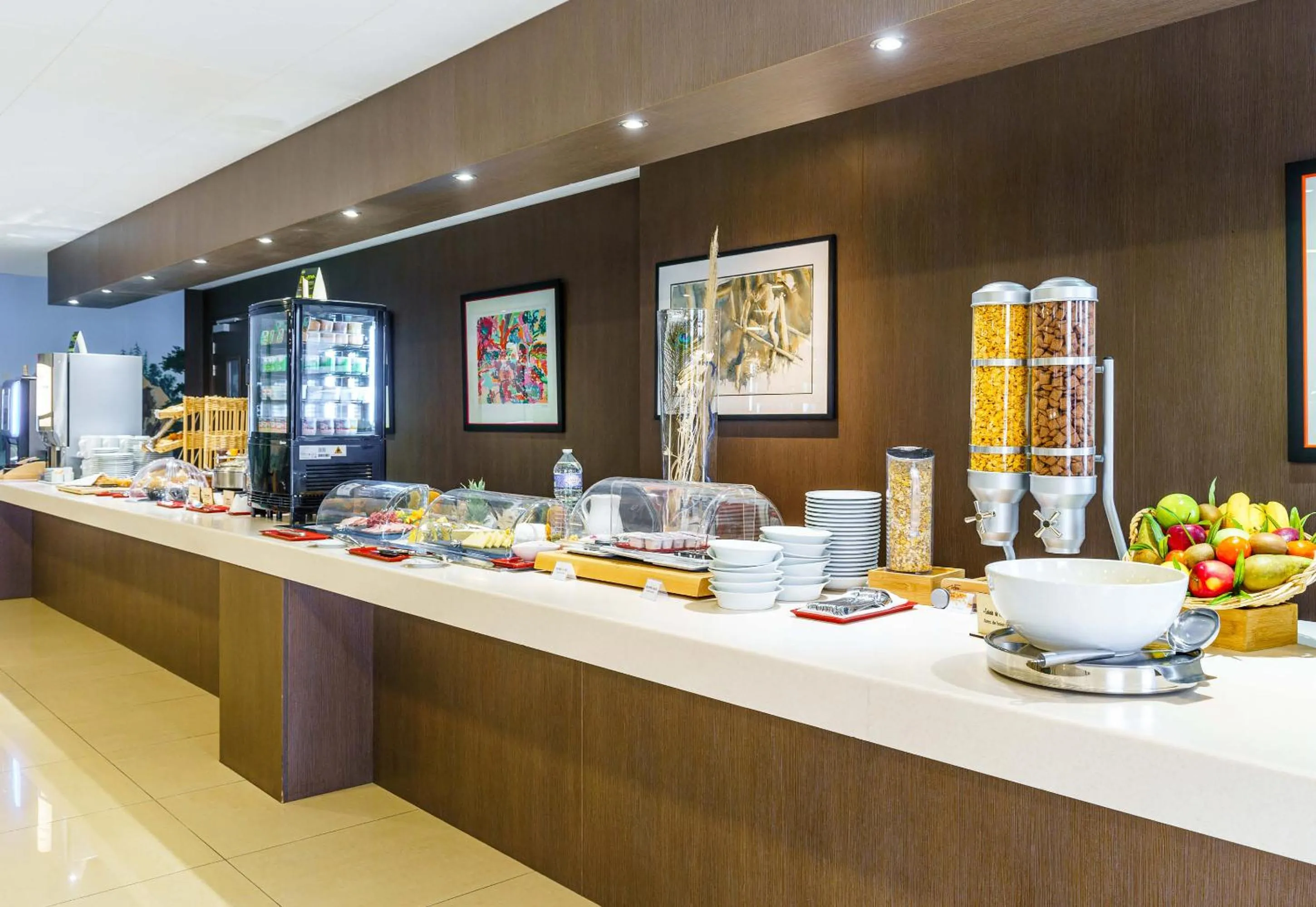 Buffet breakfast in B&B HOTEL Saint-Avold Nord