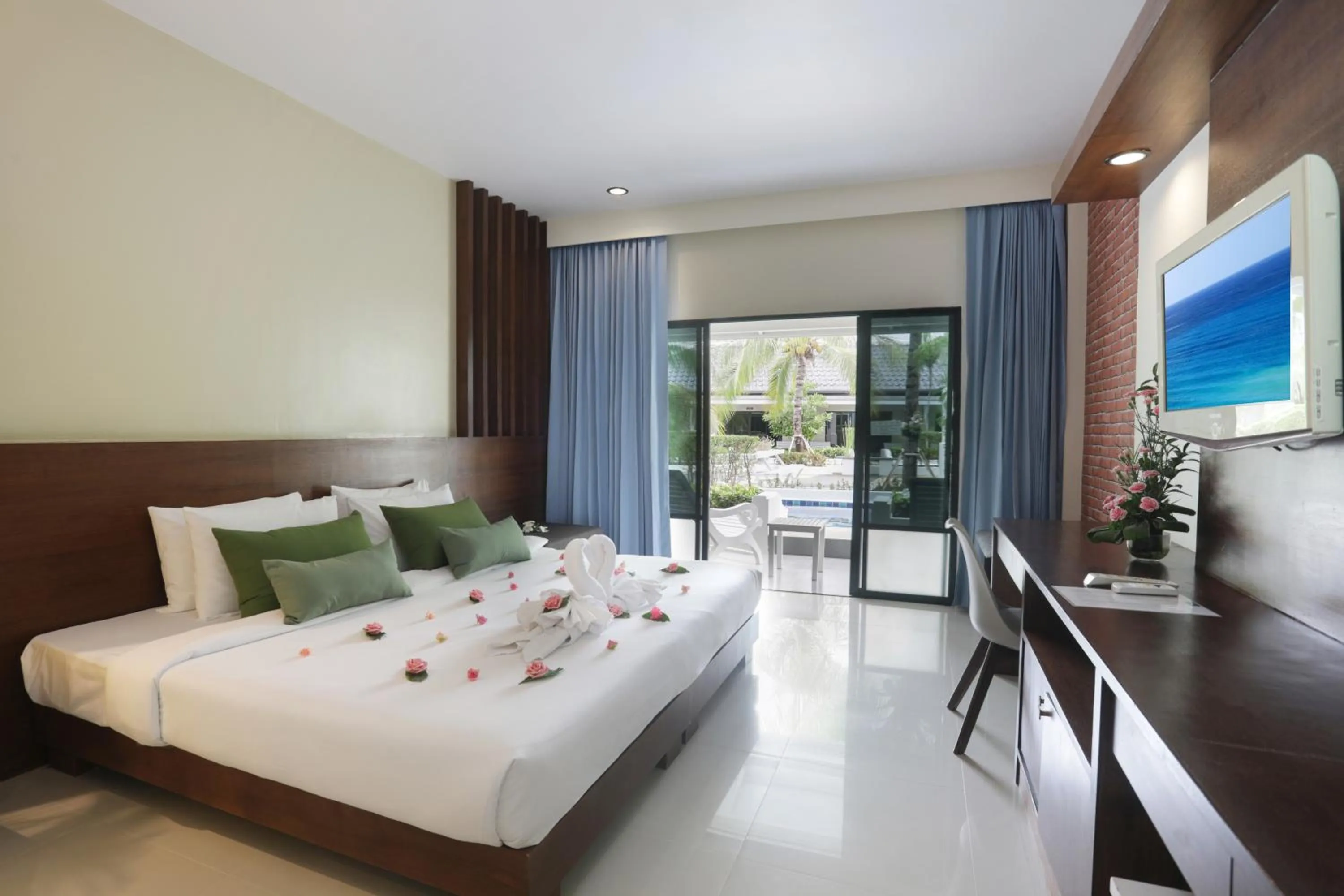 Bed in Tuana Hotels Brook Pool Access