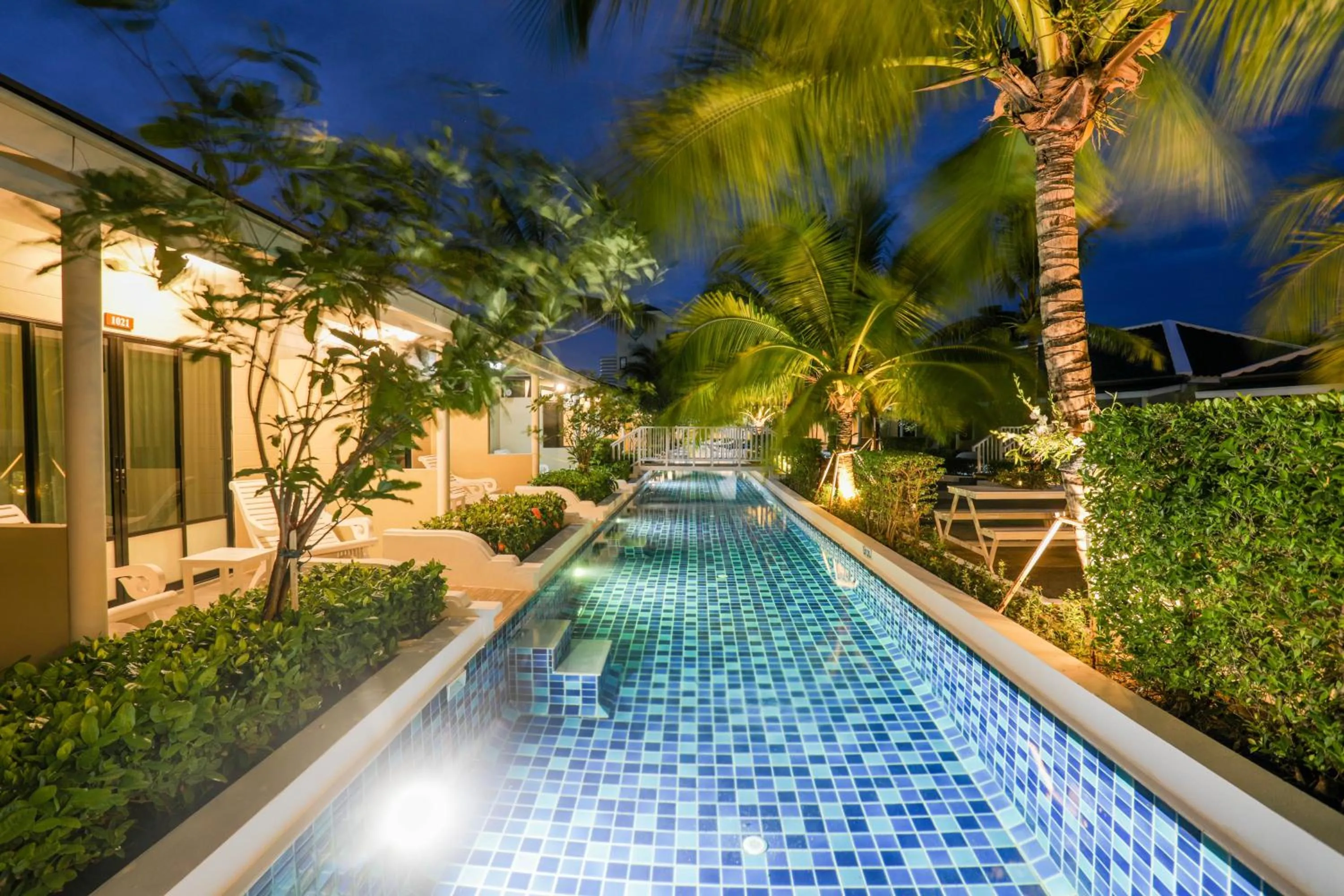 Tuana Hotels Brook Pool Access