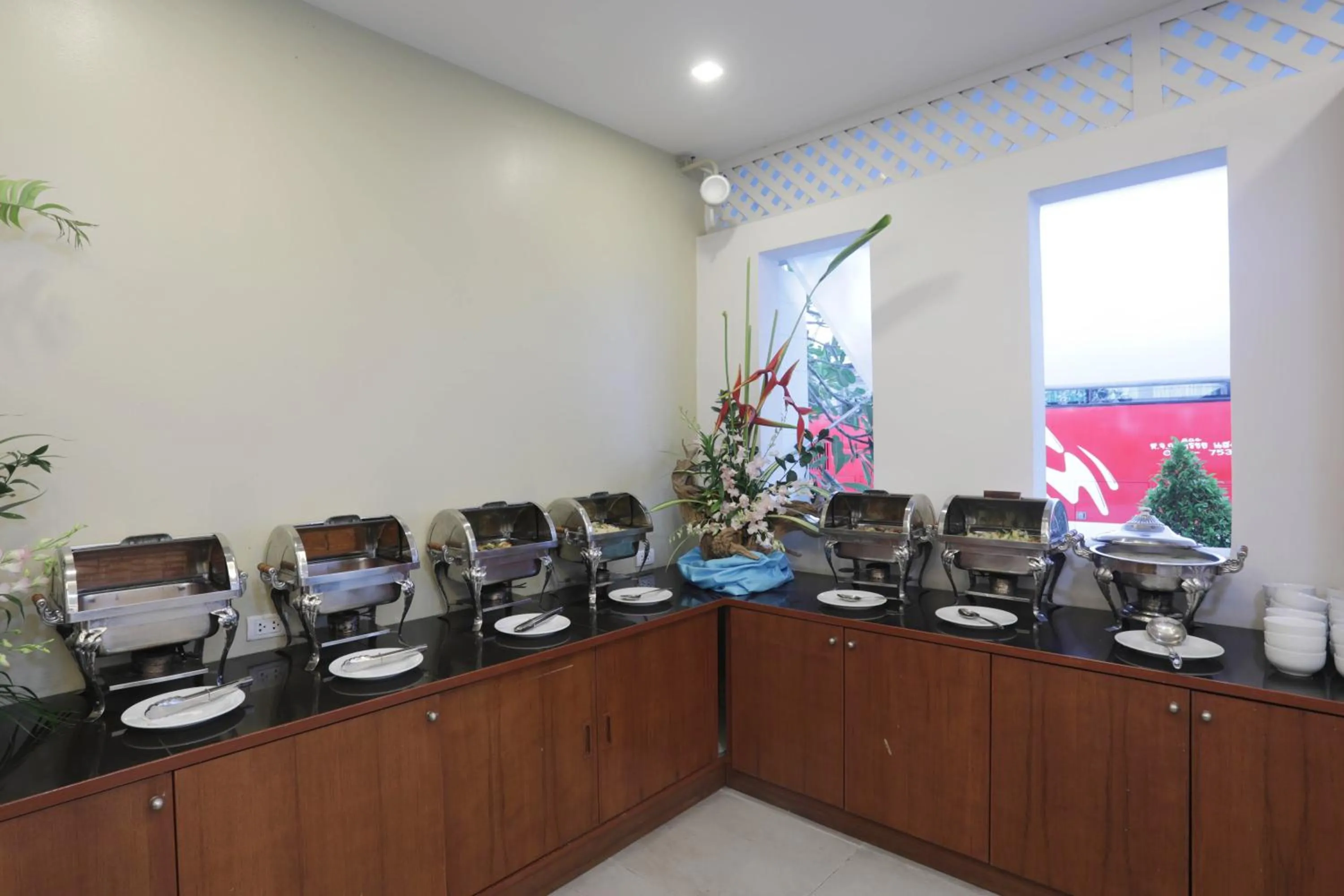 Tuana Hotels Brook Pool Access