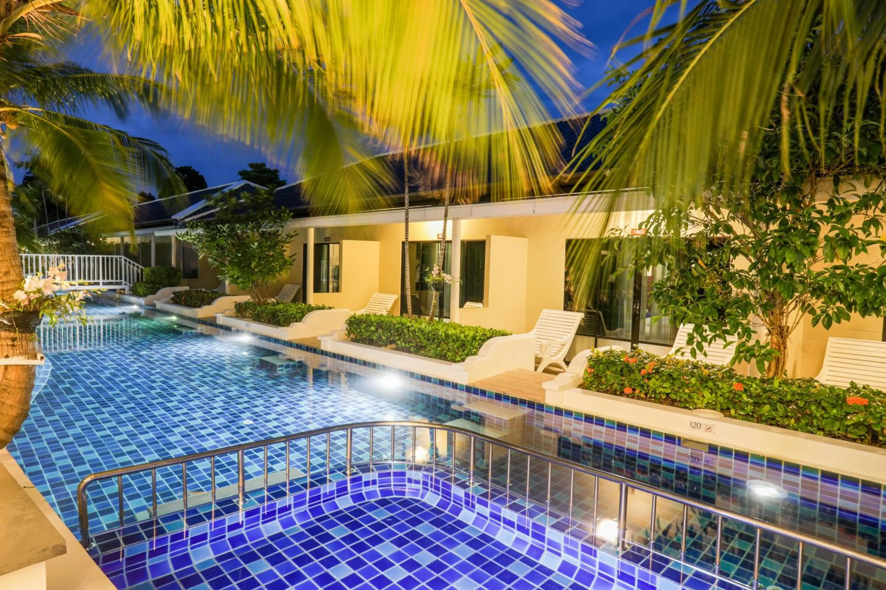 Tuana Hotels Brook Pool Access