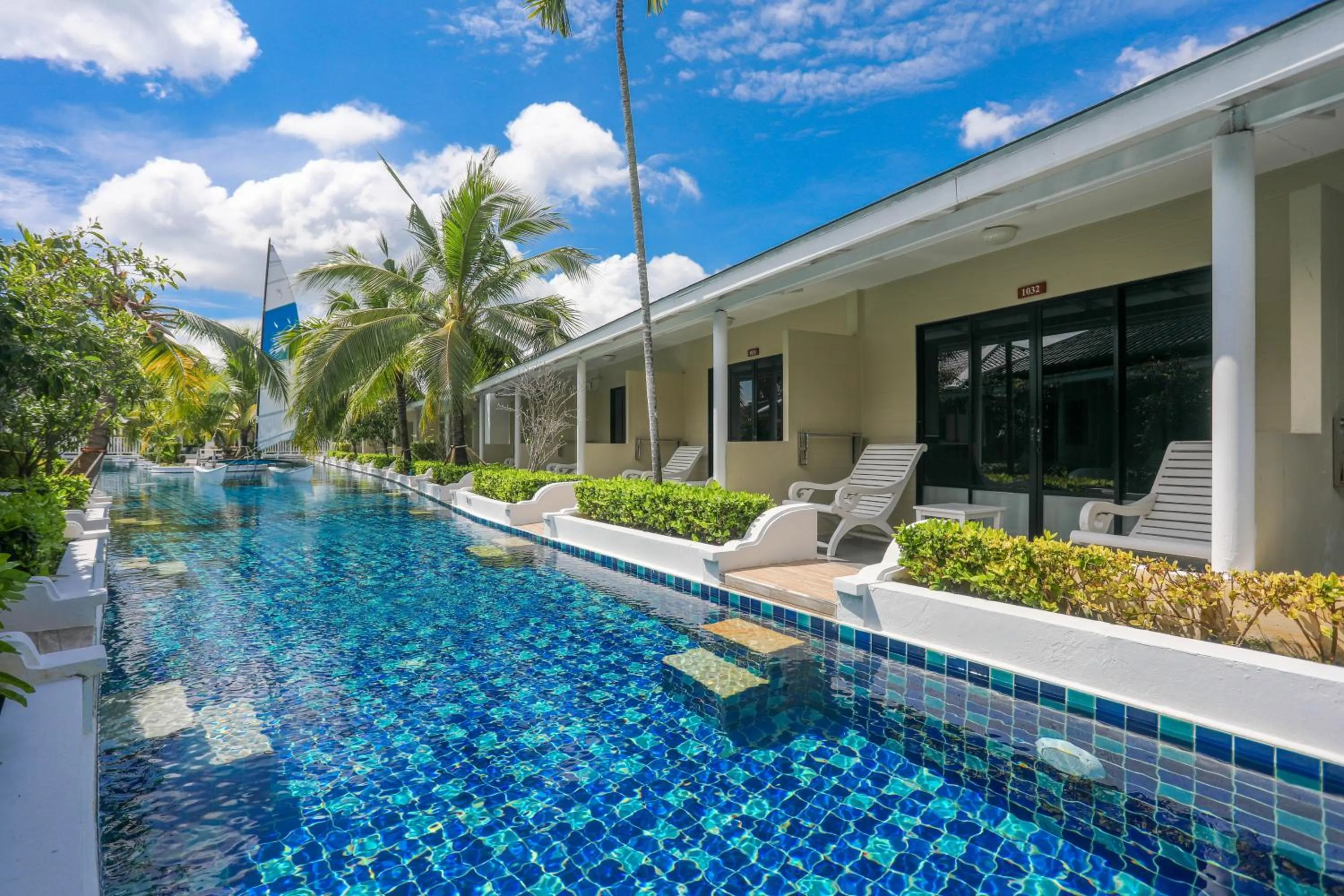 Tuana Hotels Brook Pool Access