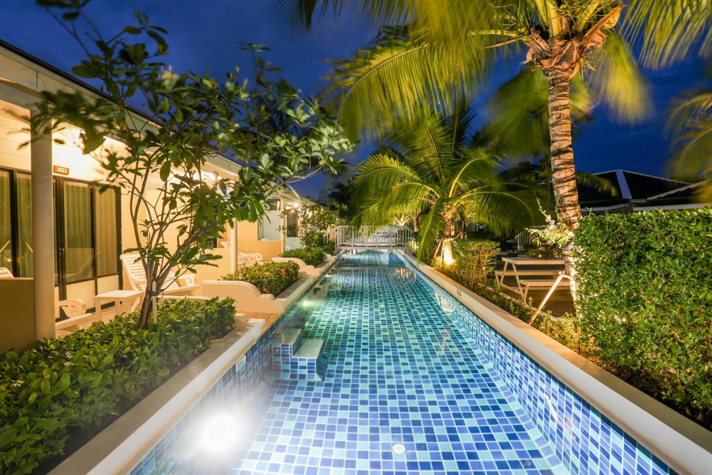 Tuana Hotels Brook Pool Access