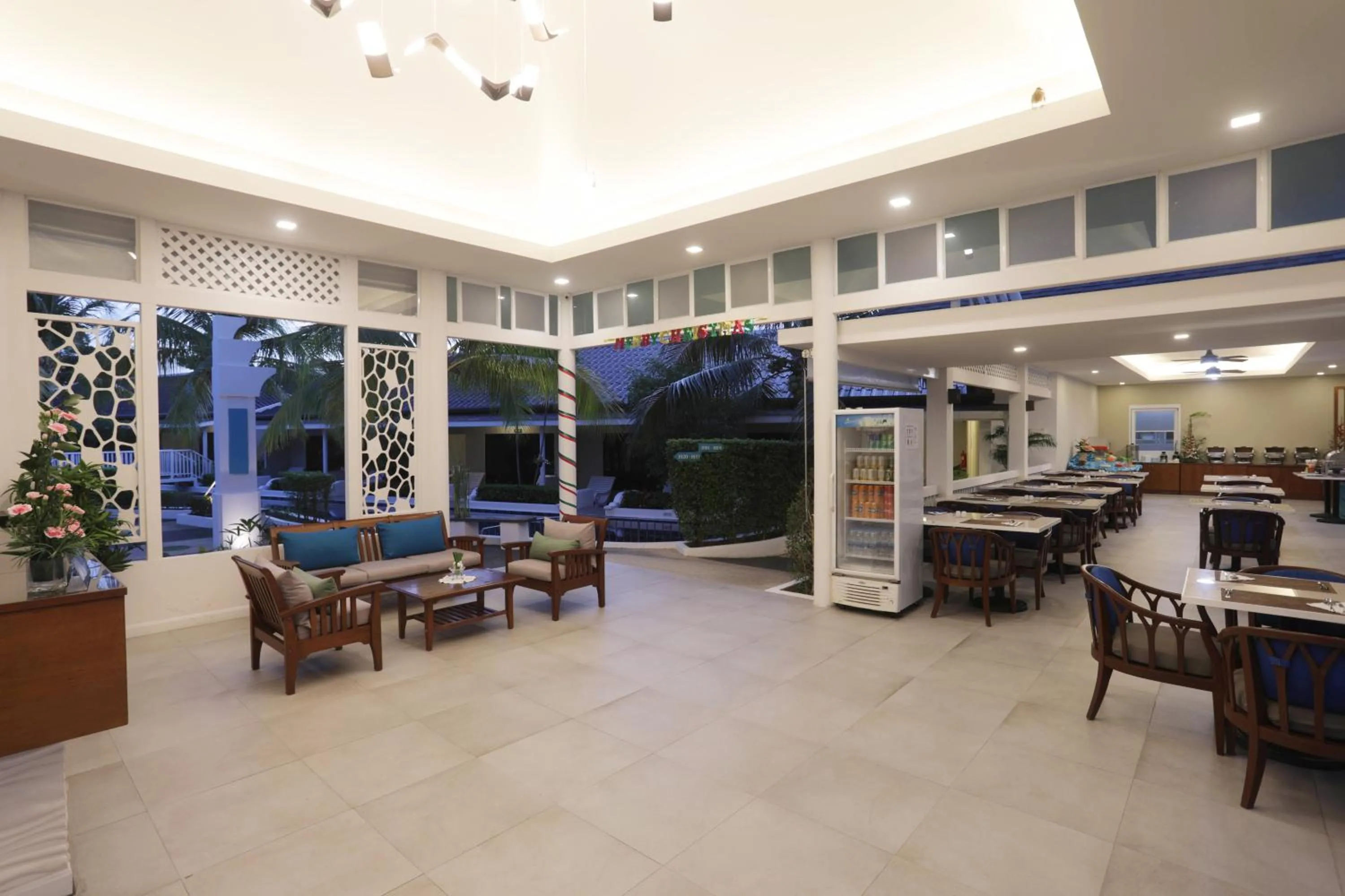 Tuana Hotels Brook Pool Access