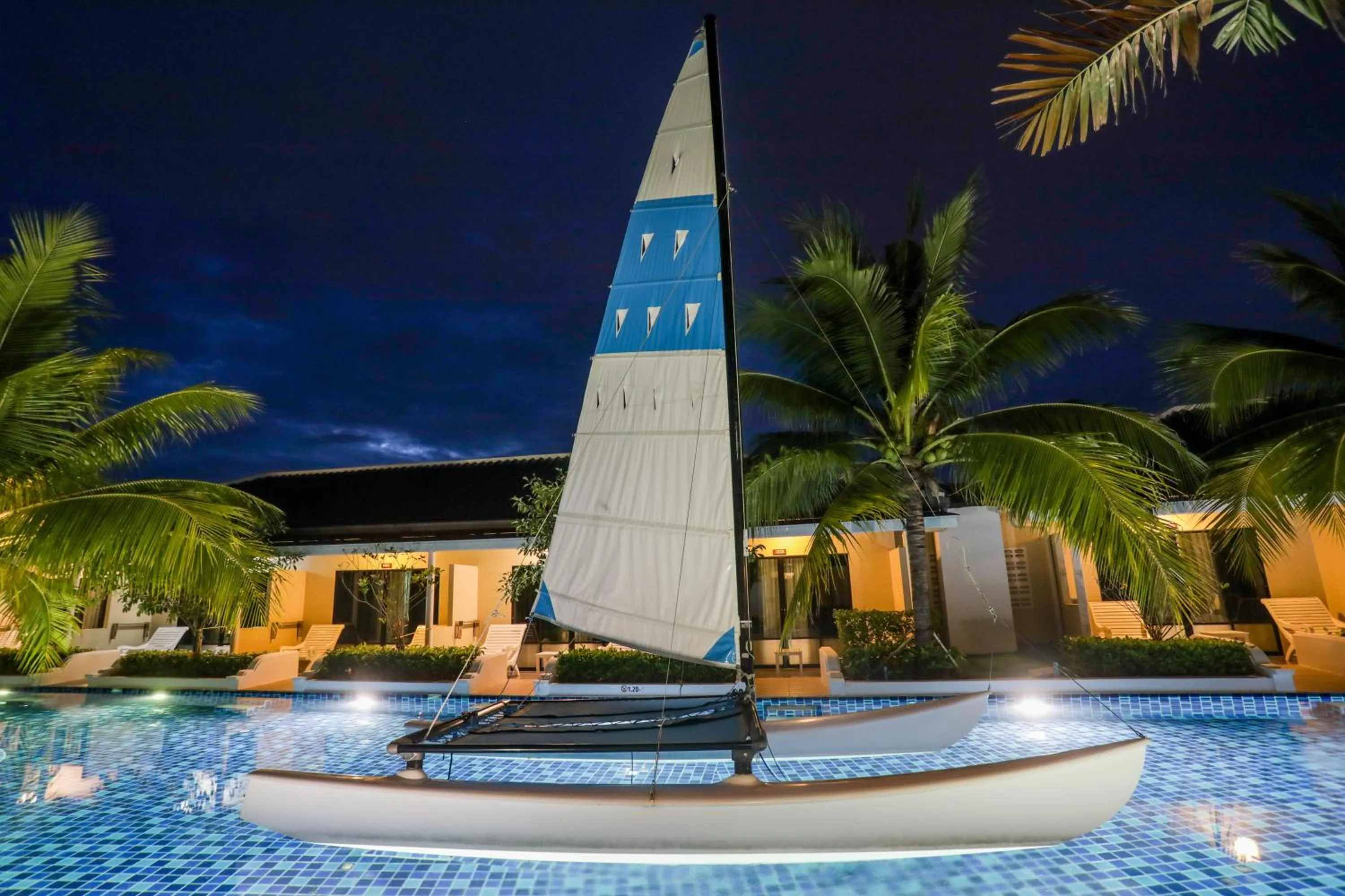 Tuana Hotels Brook Pool Access