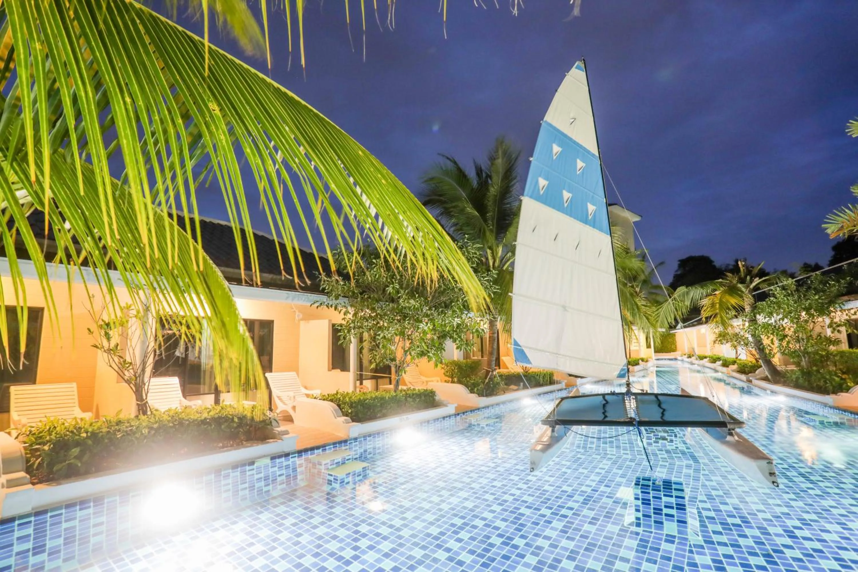 Tuana Hotels Brook Pool Access