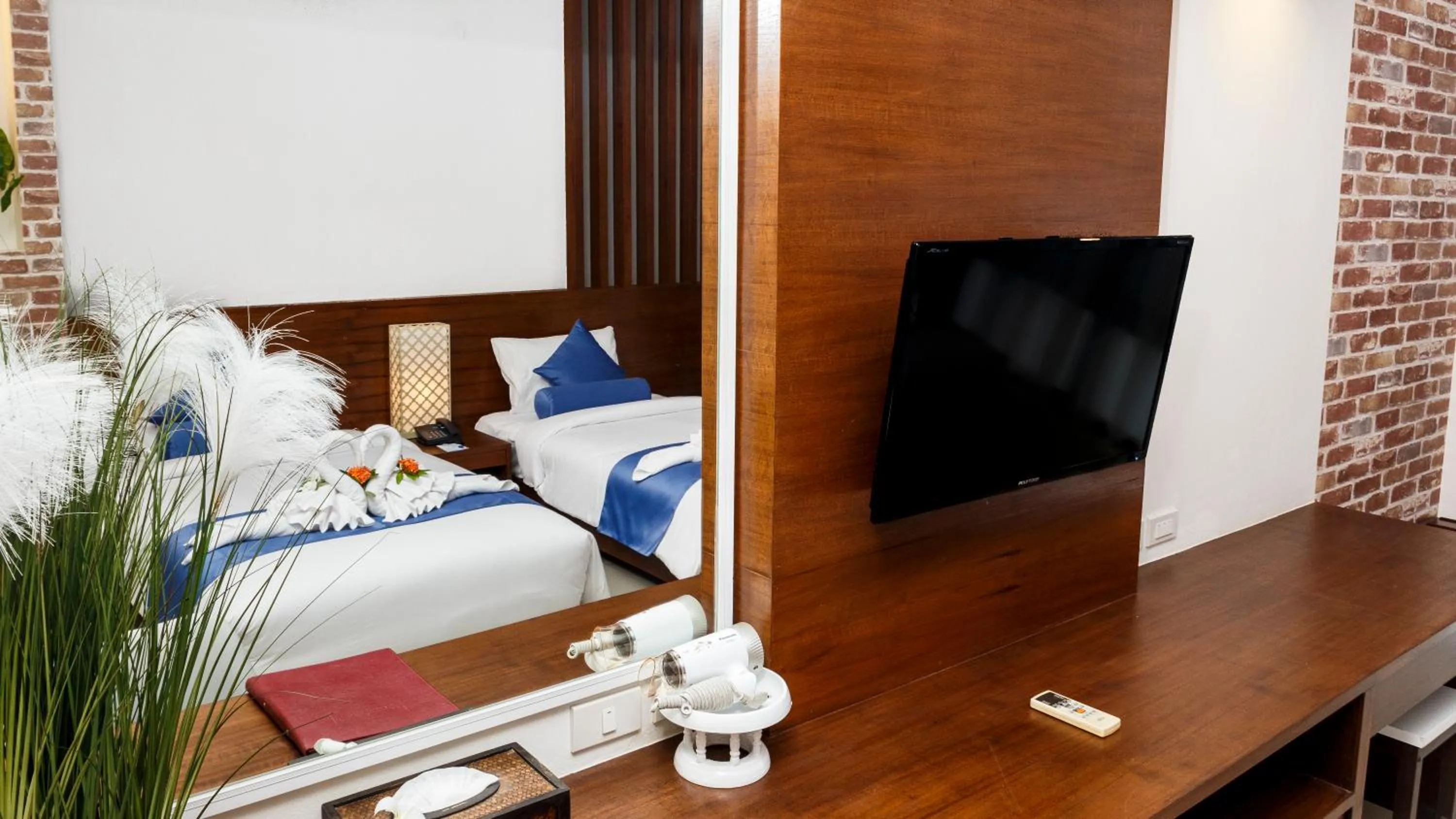 Bedroom, Bed in Brook Resort & Villas