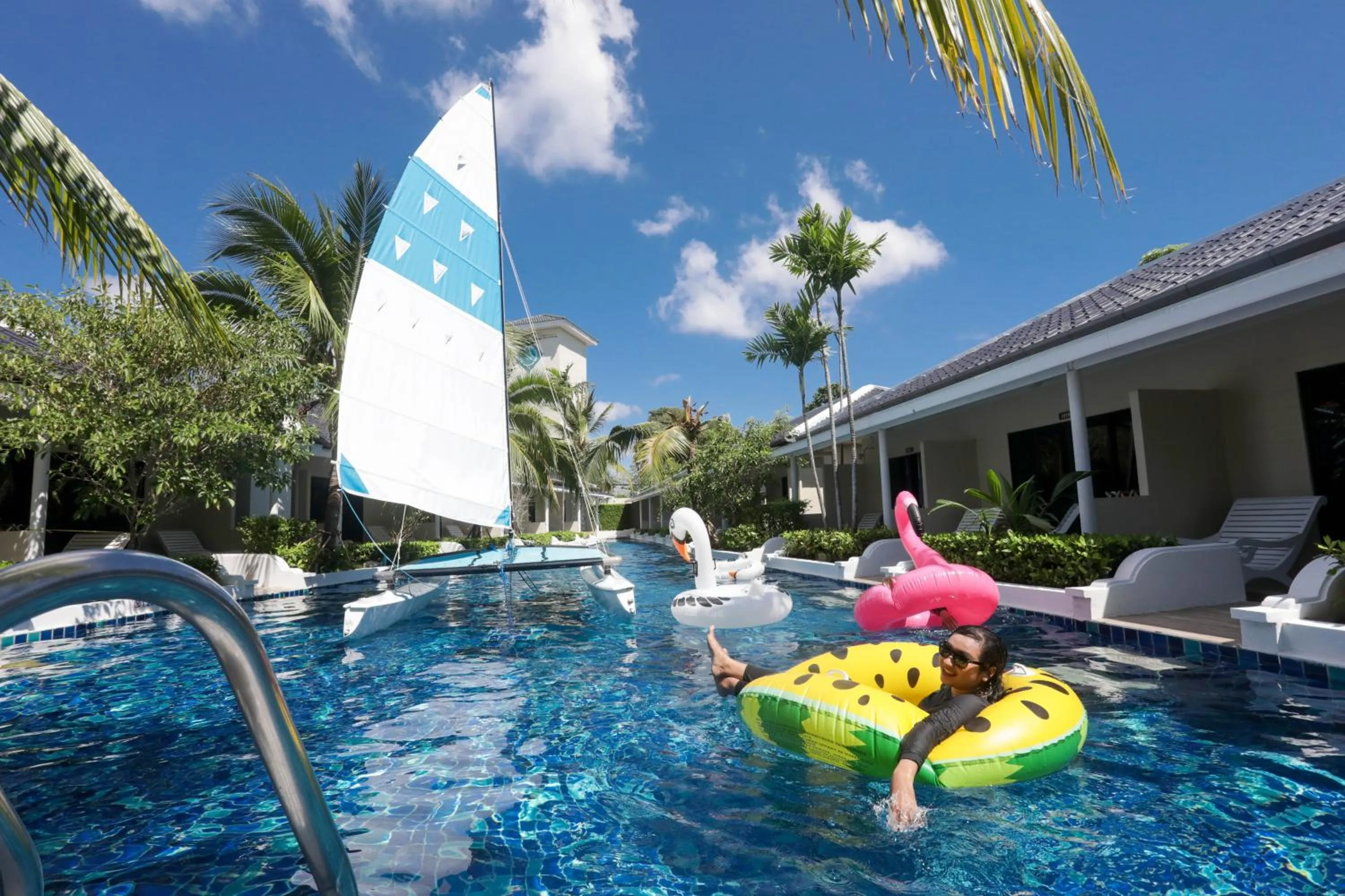 Tuana Hotels Brook Pool Access