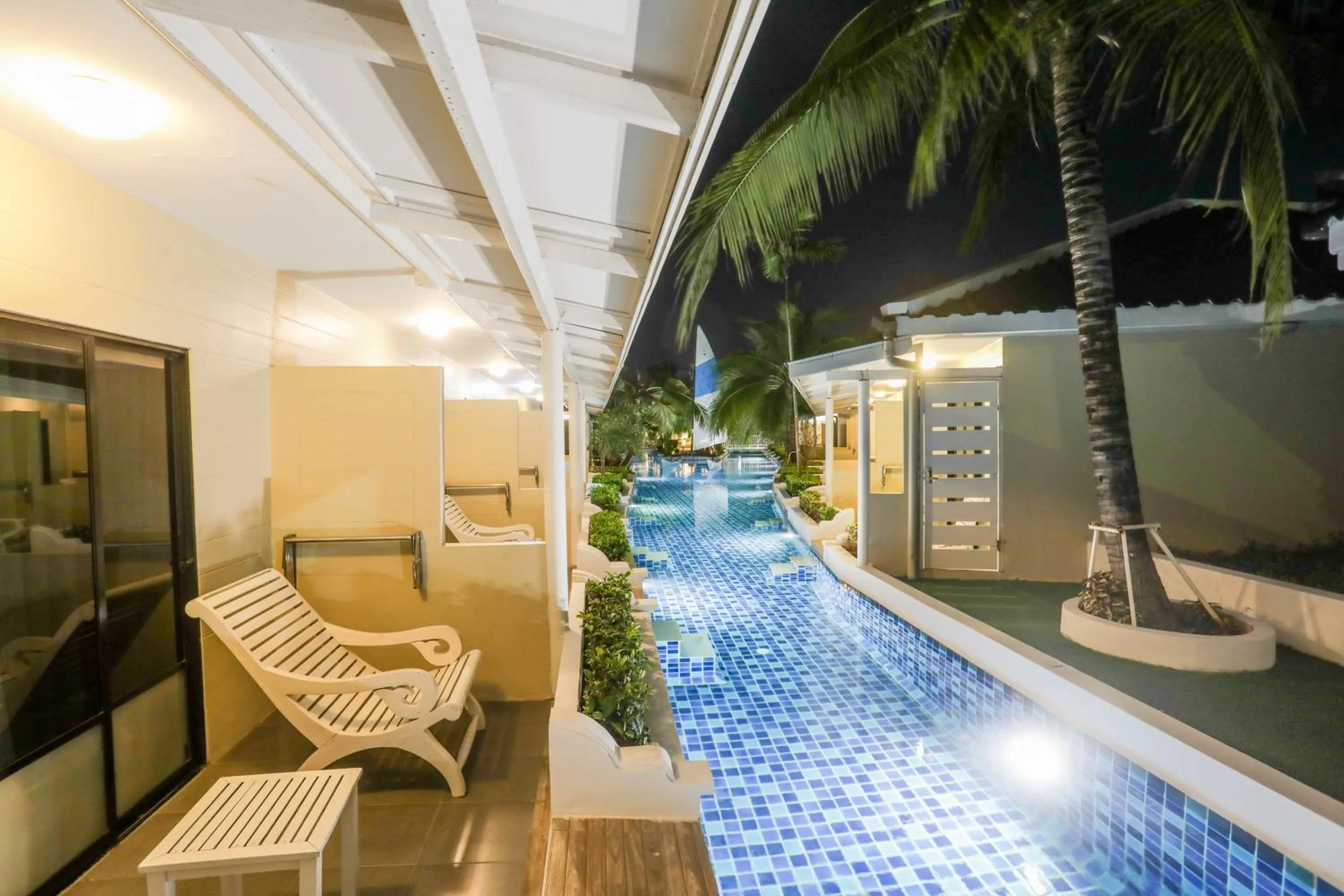 Tuana Hotels Brook Pool Access