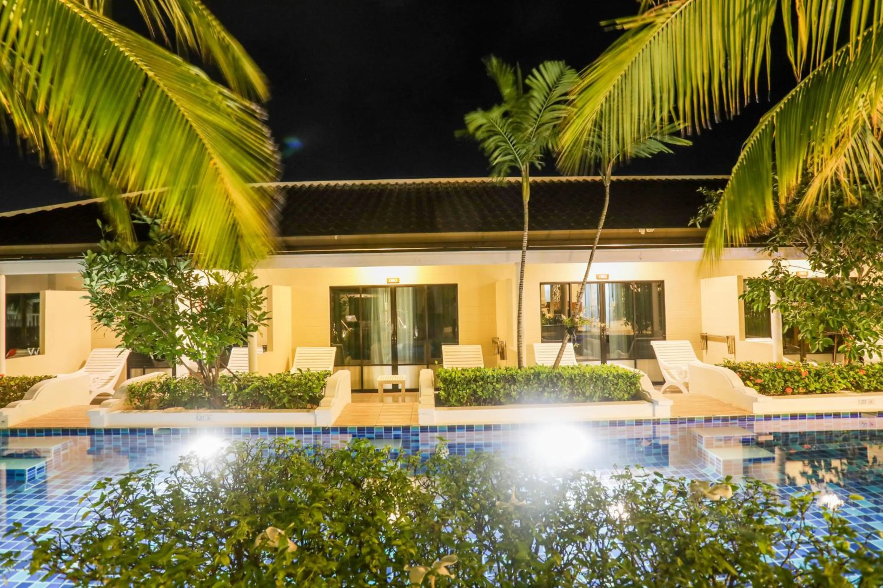 Tuana Hotels Brook Pool Access