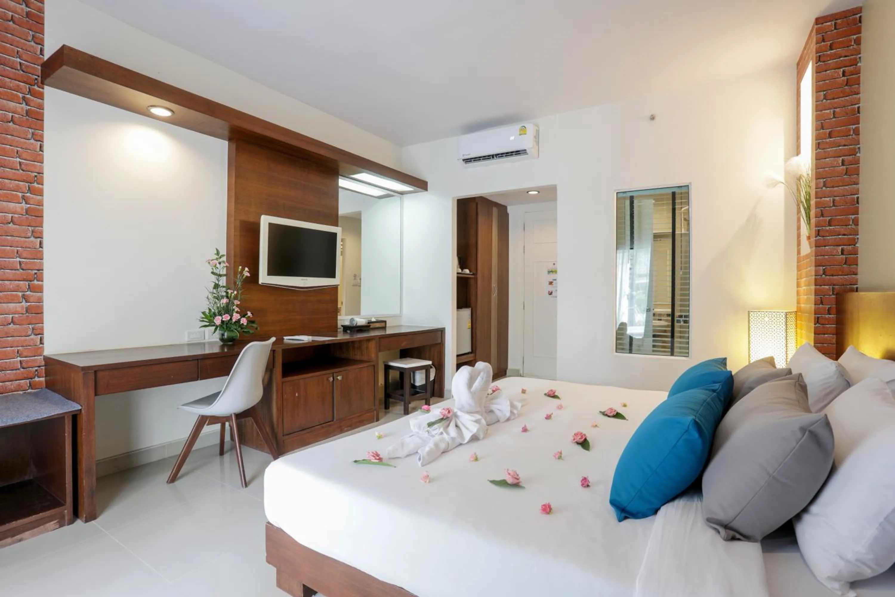 Bed in Tuana Hotels Brook Pool Access