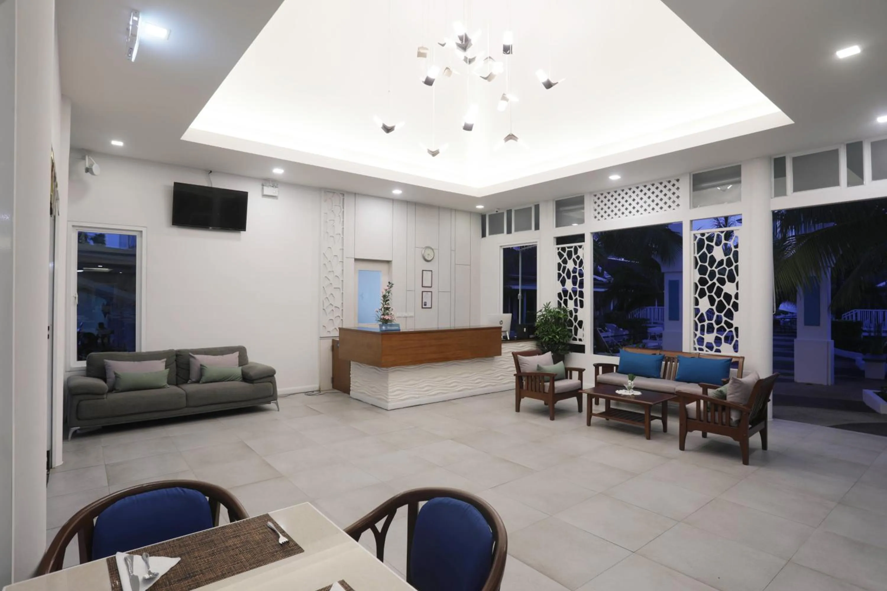 Tuana Hotels Brook Pool Access