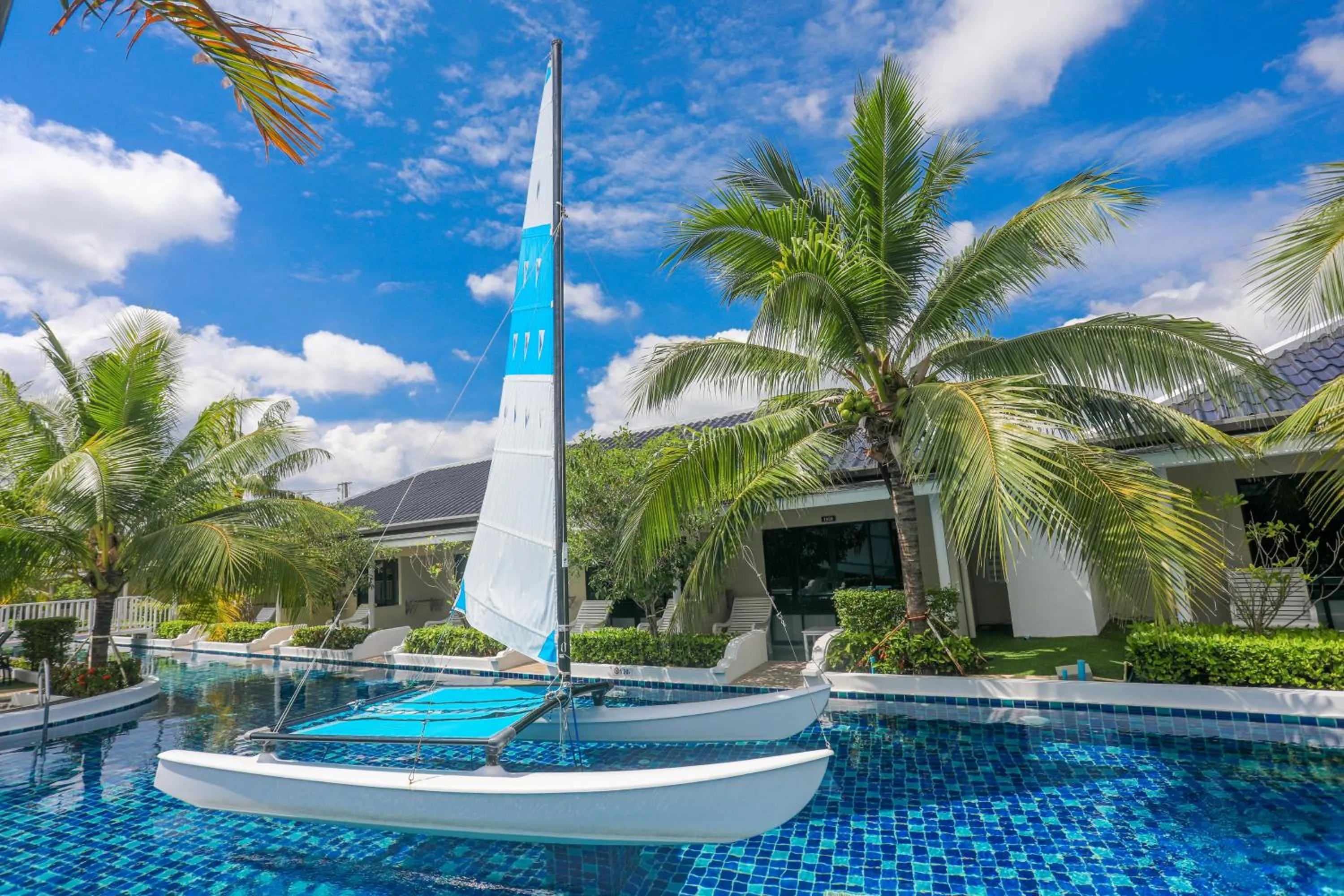 Tuana Hotels Brook Pool Access